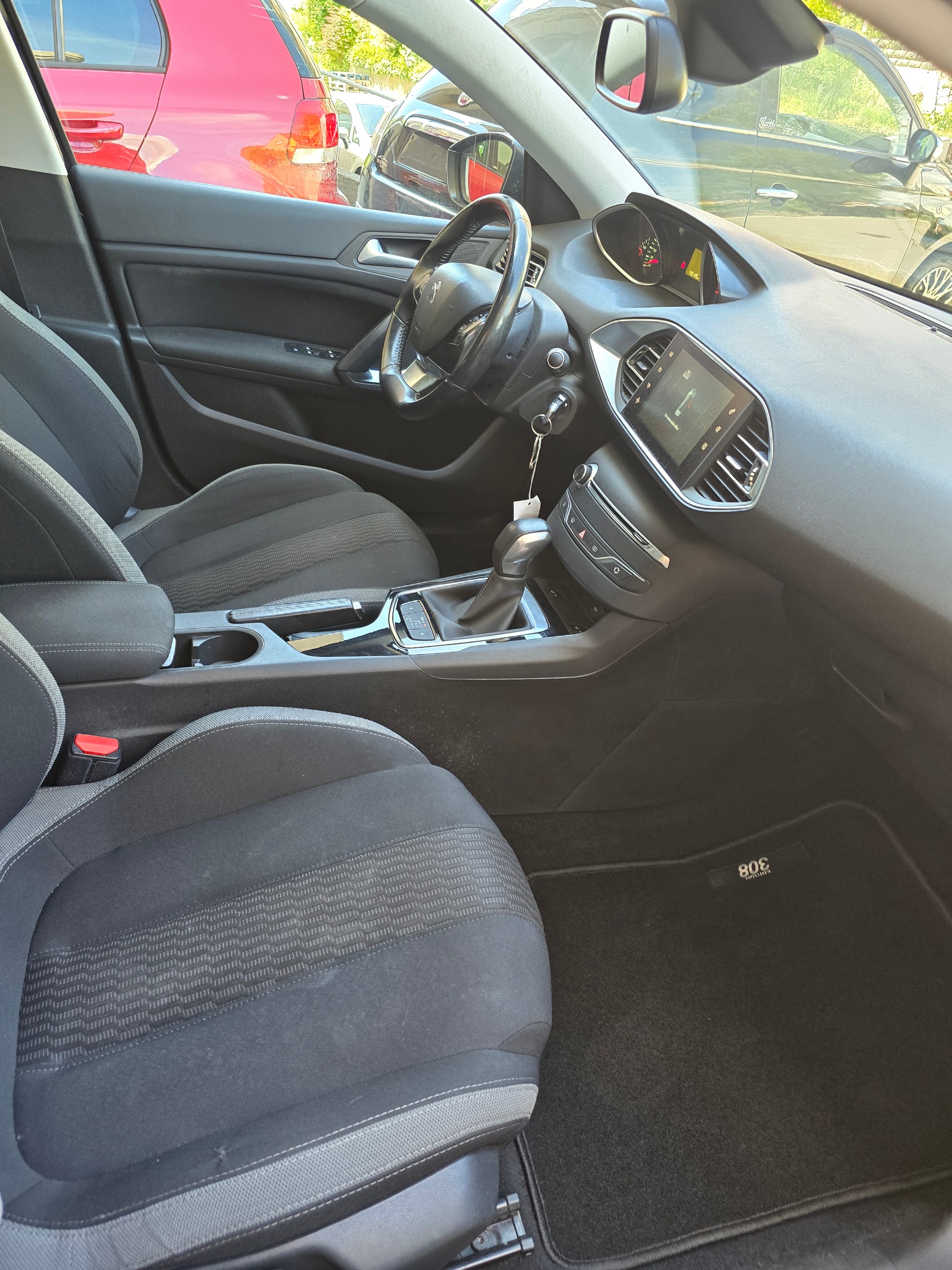 PEUGEOT 308 SW 1.2 THP Style Automatic-image-5