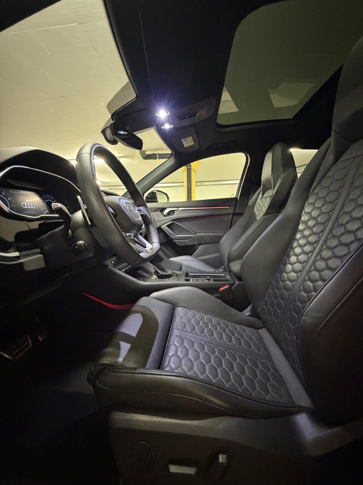 AUDI RS Q3 2.5 TFSI quattro S-Tronic Sportback-image-3