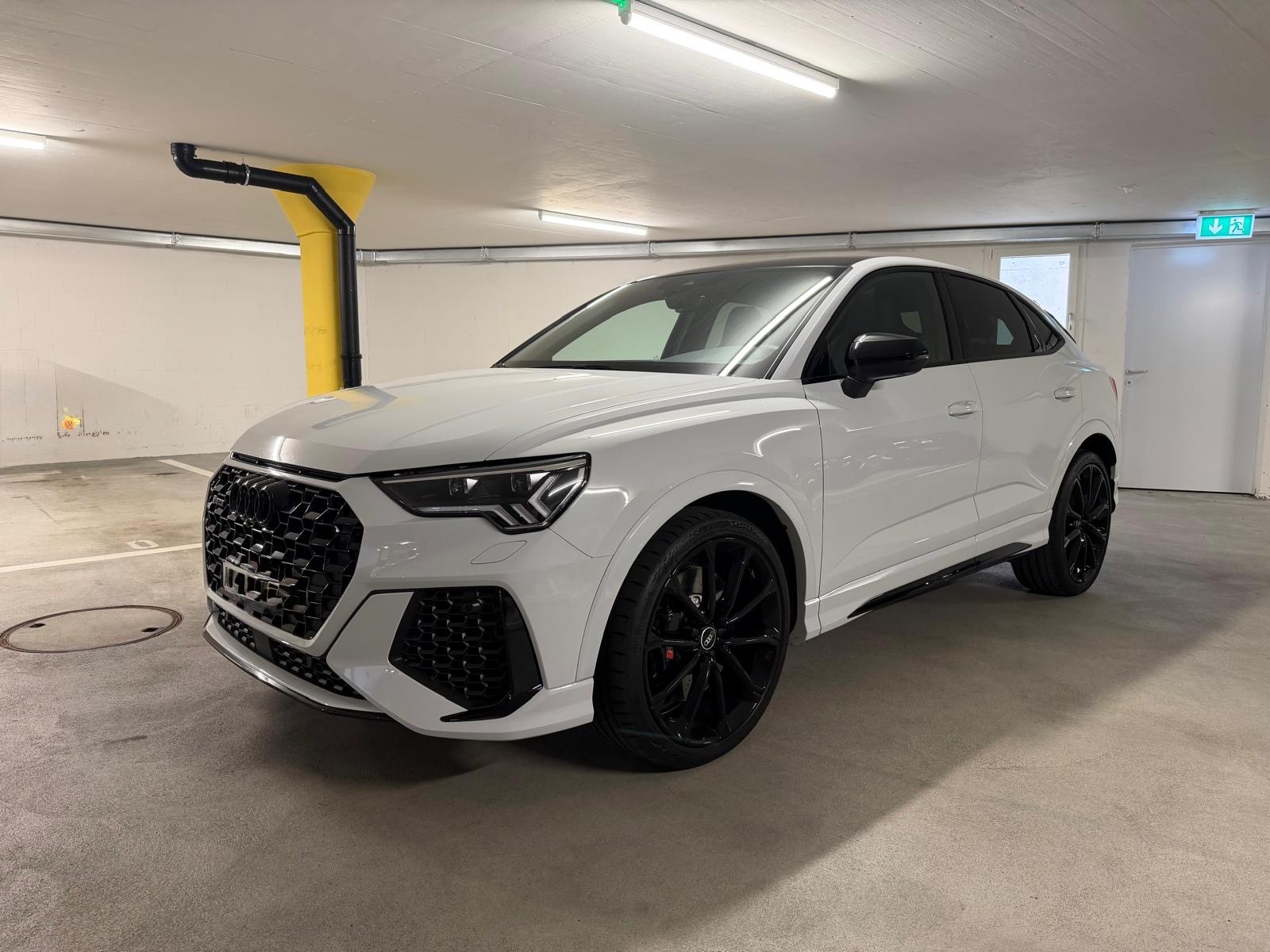 AUDI RS Q3 2.5 TFSI quattro S-Tronic Sportback-image-2