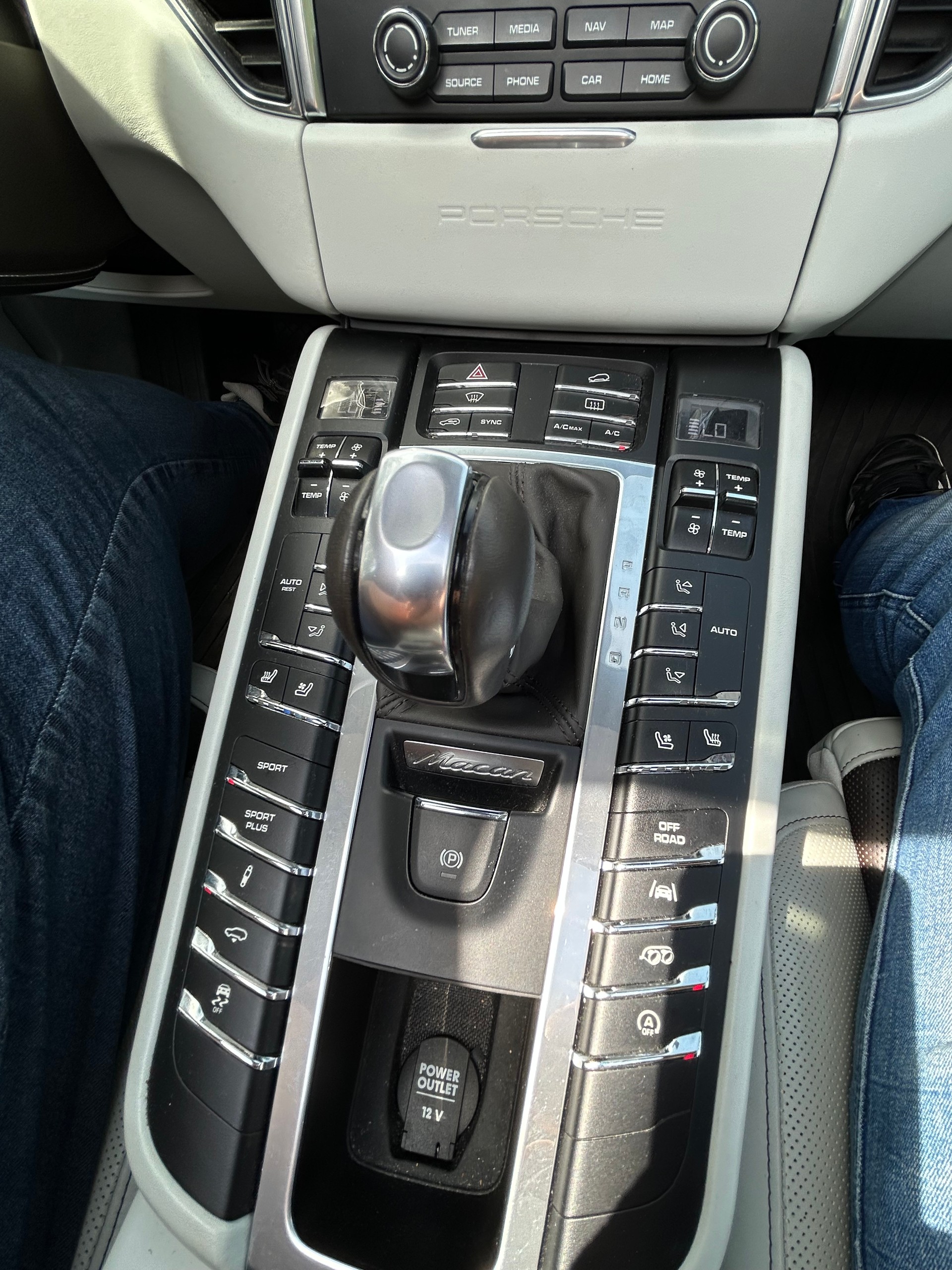 PORSCHE 3.0 V6 GTS-image-2
