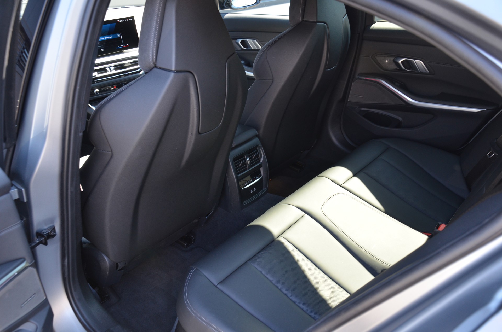 BMW M3 Competition M xDrive-image-12