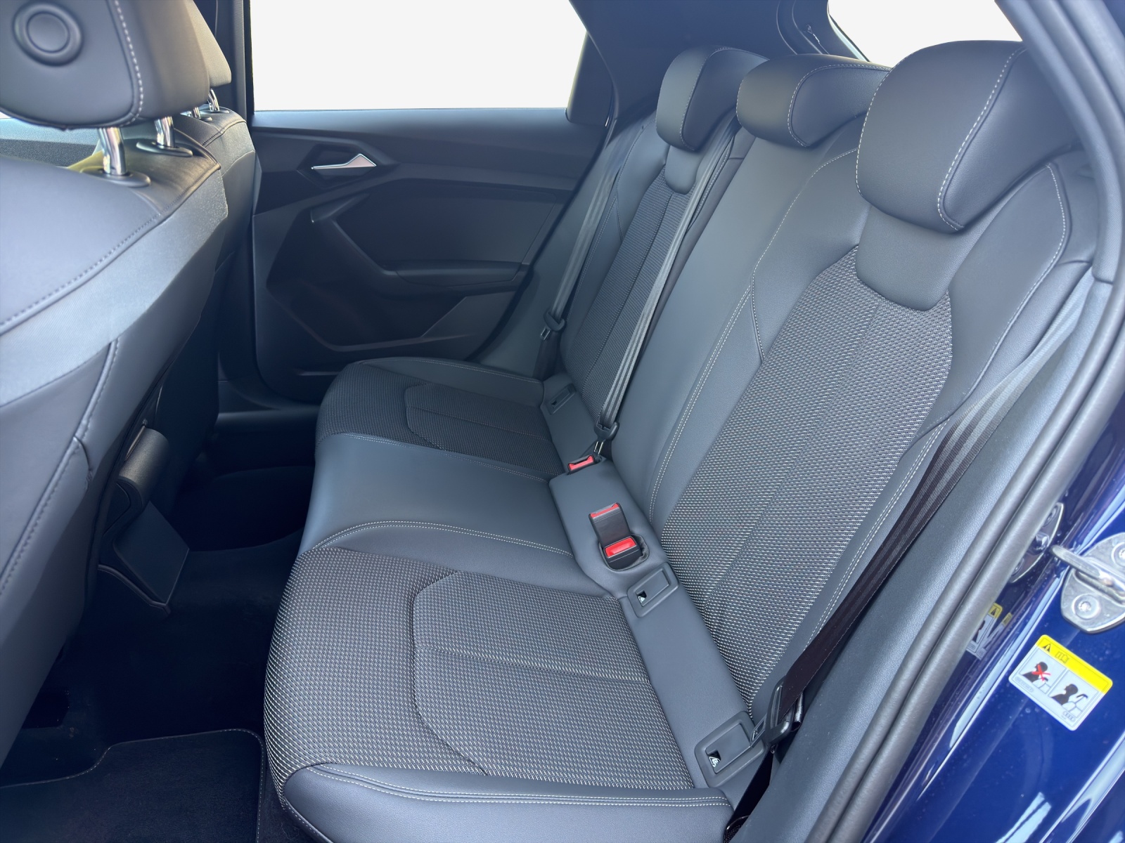 AUDI A1 Sportback 30 TFSI S Line Attraction S-tronic-image-12