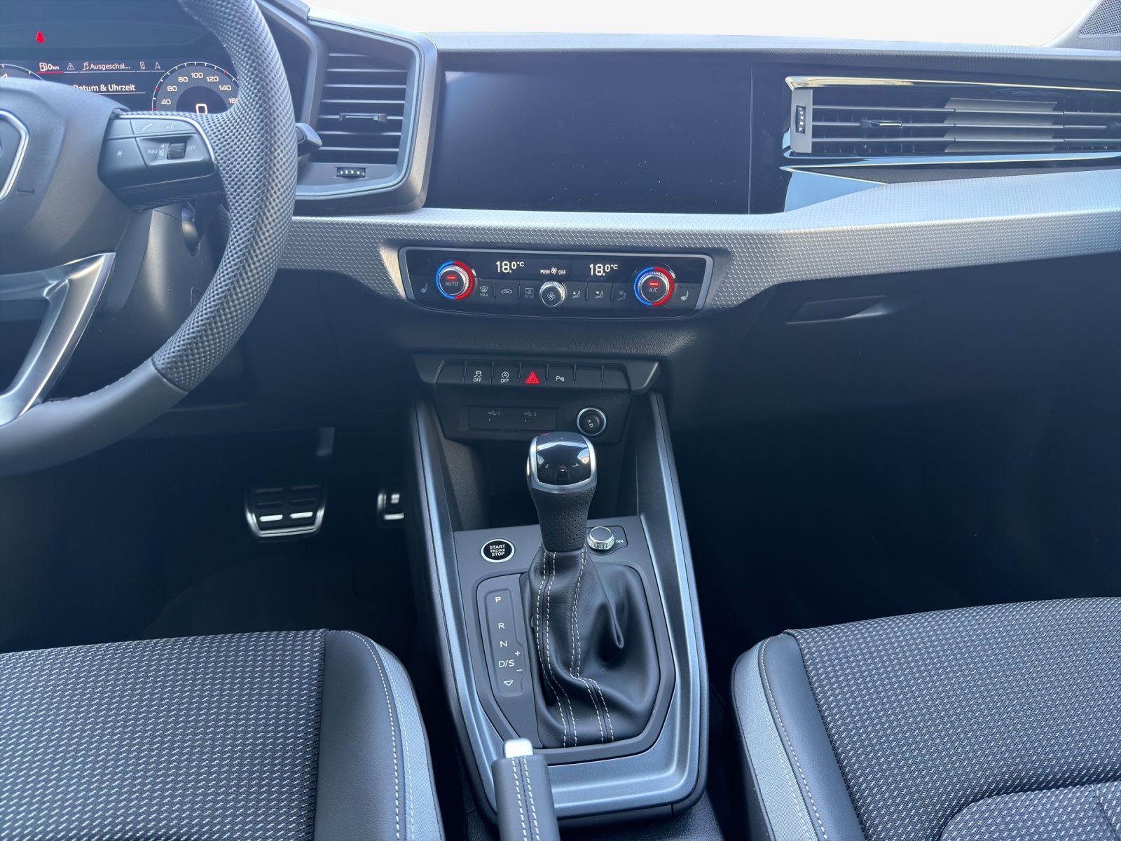 AUDI A1 Sportback 30 TFSI S Line Attraction S-tronic-image-11