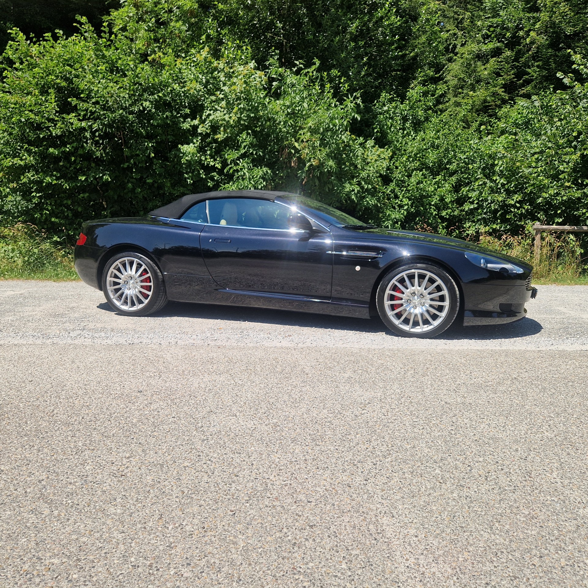 ASTON MARTIN DB9-image-4