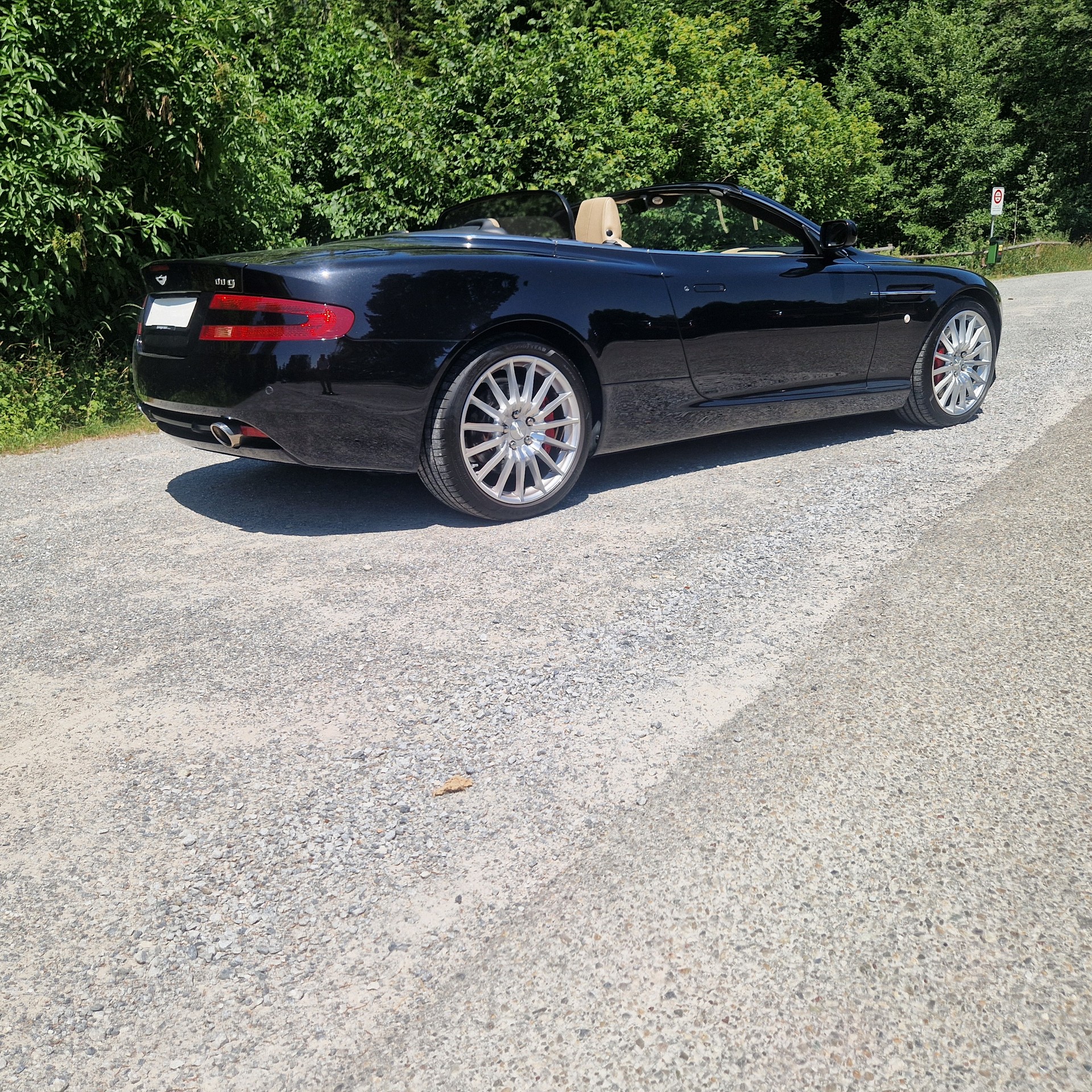ASTON MARTIN DB9-image-1