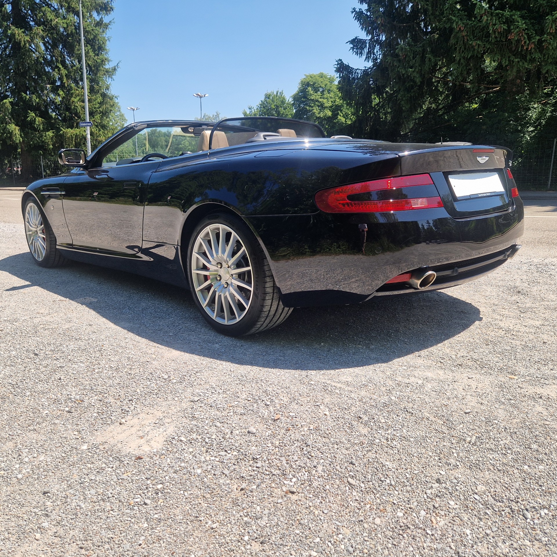 ASTON MARTIN DB9-image-2
