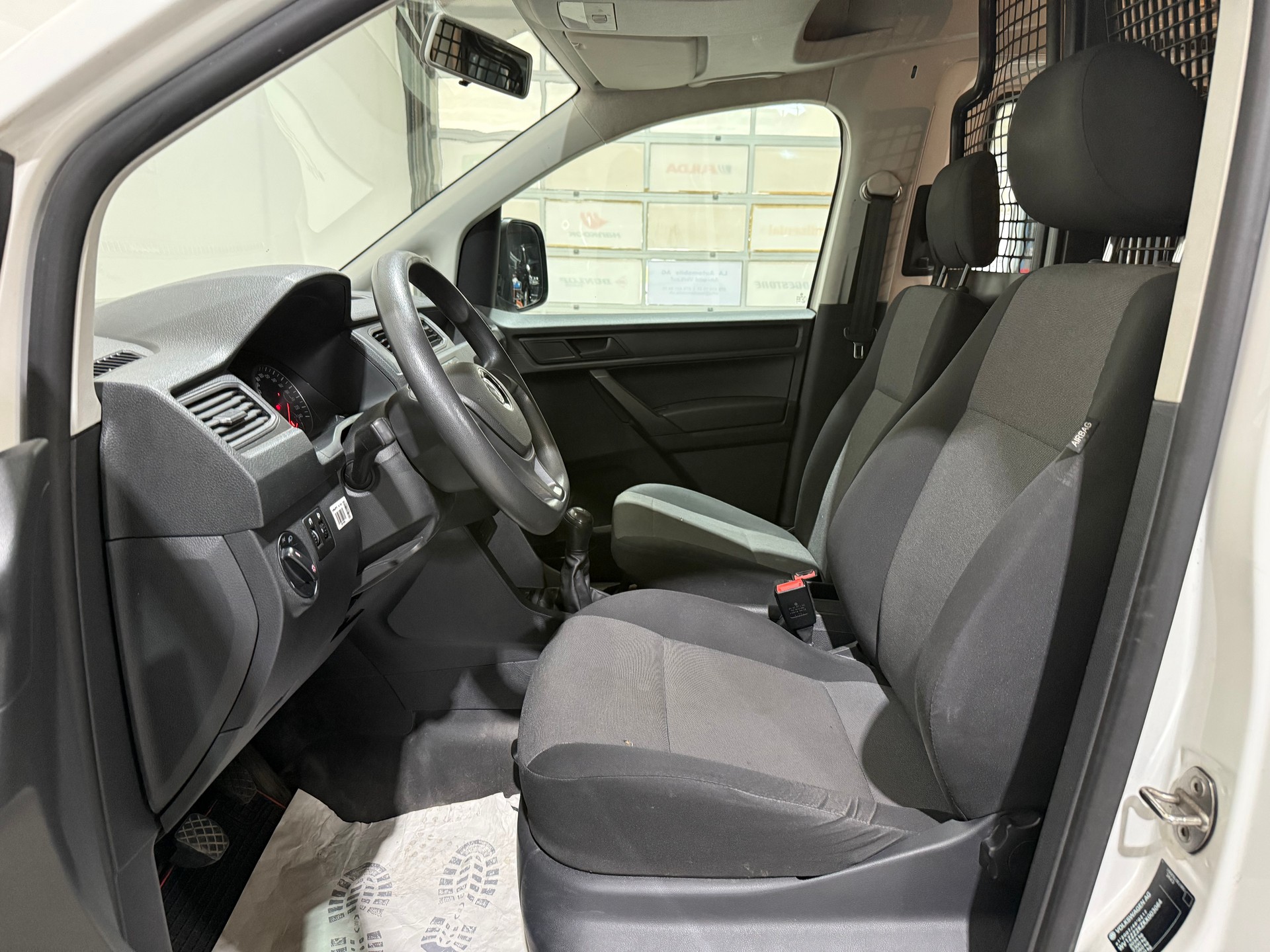 VW Caddy 1.2 TSI Entry BlueMotion Technology-image-12