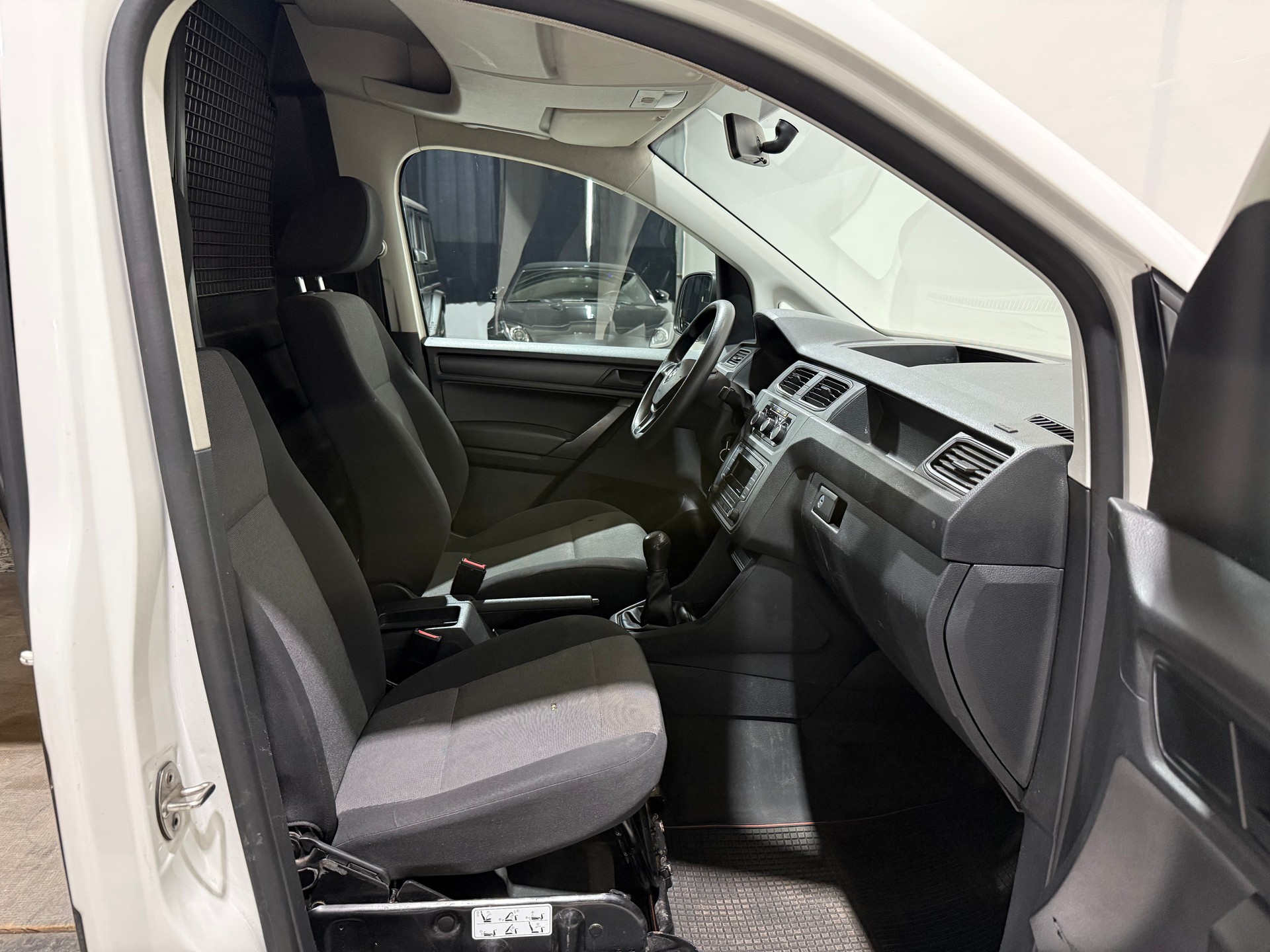 VW Caddy 1.2 TSI Entry BlueMotion Technology-image-13