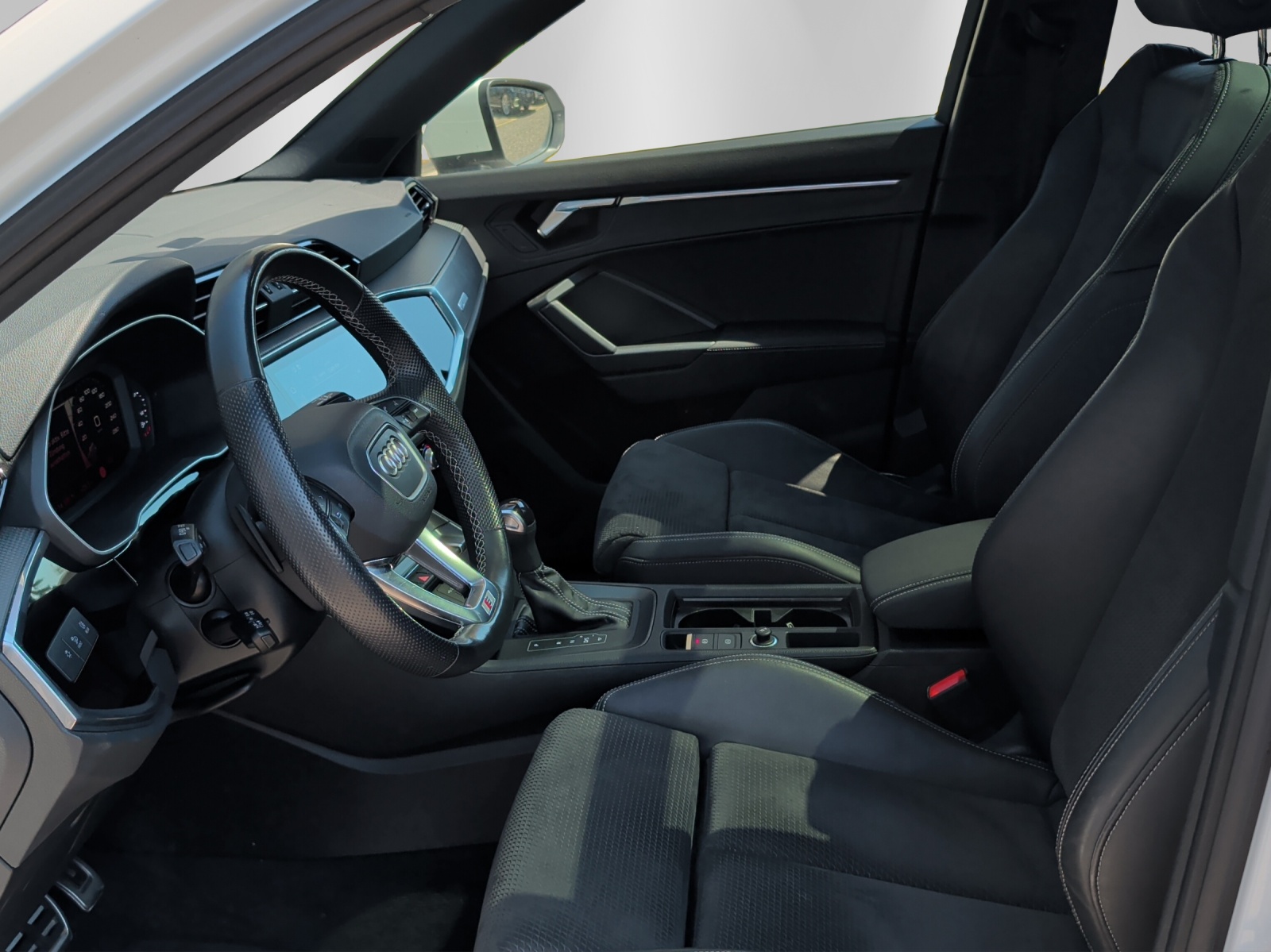 AUDI Q3 35 TFSI S line Attraction S-tronic-image-8