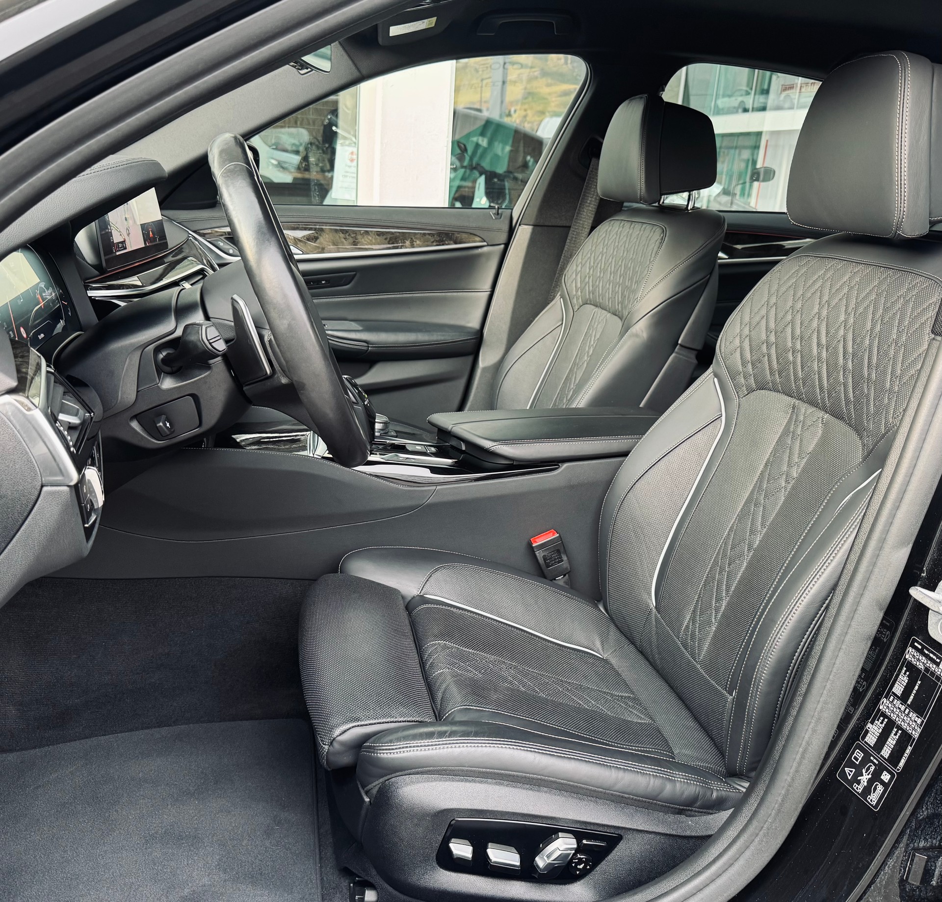 BMW 540i xDrive M Sport-image-7