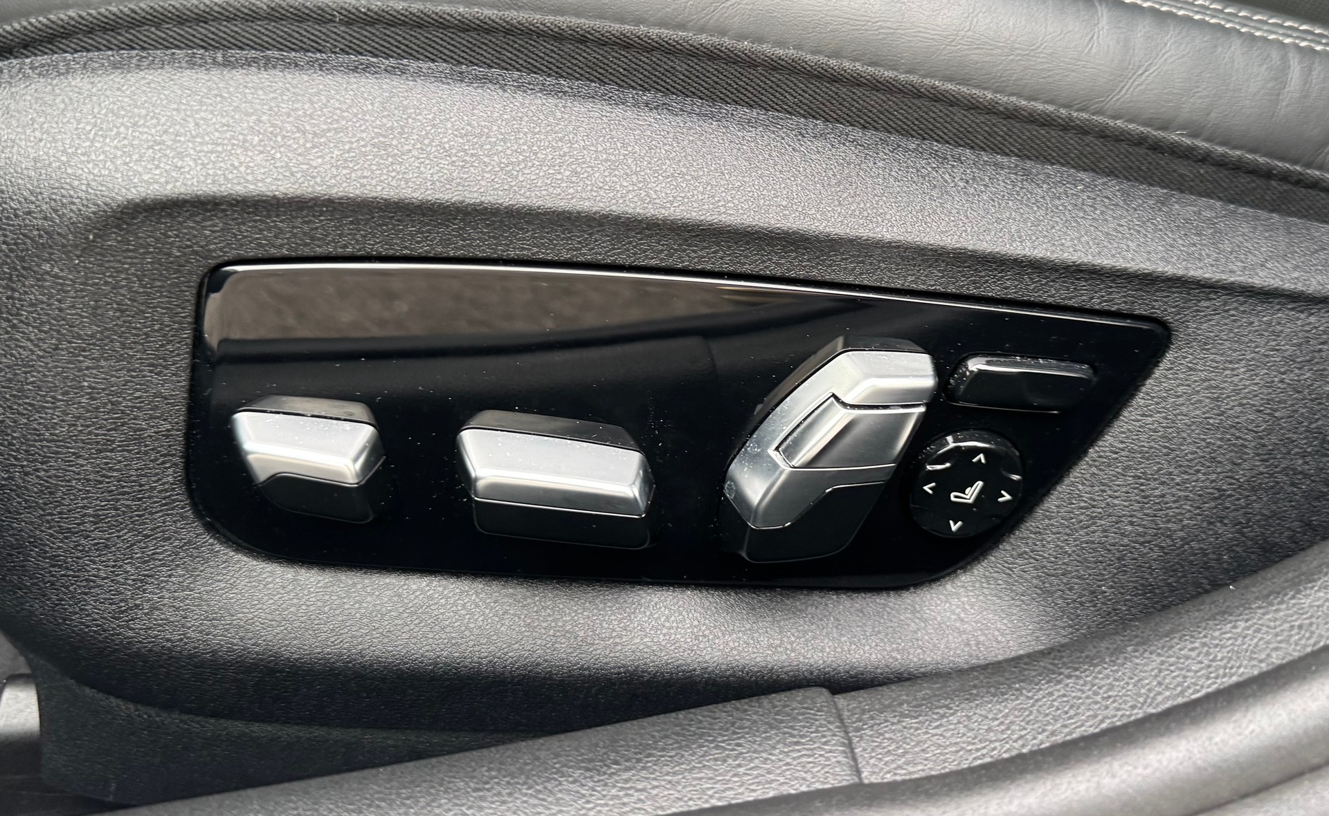 BMW 540i xDrive M Sport-image-8