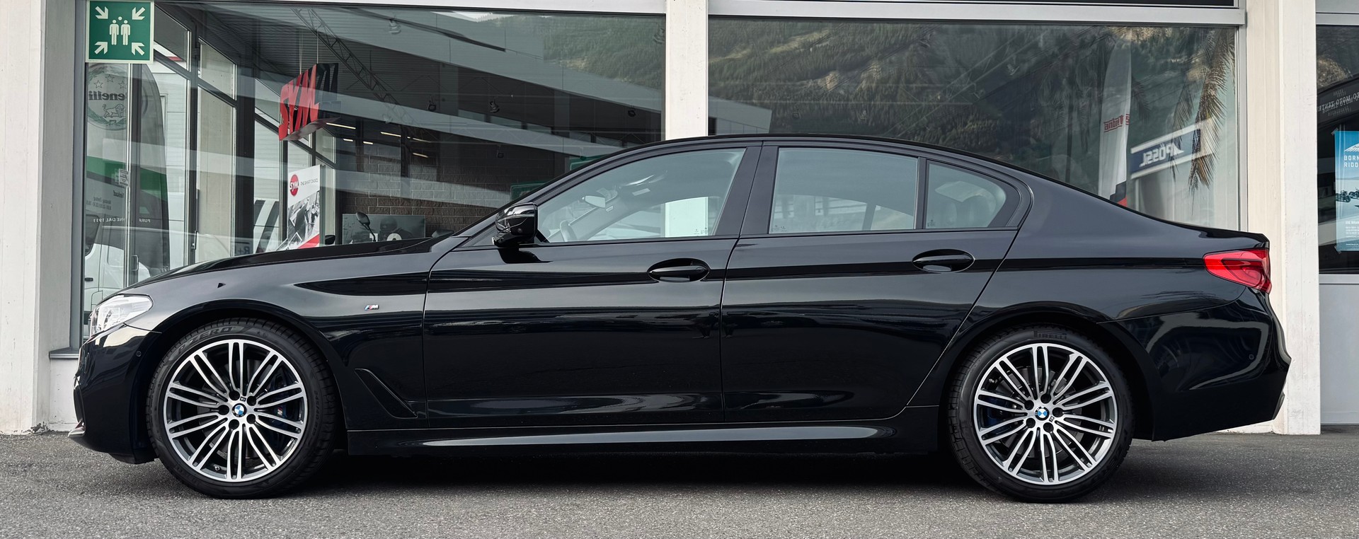 BMW 540i xDrive M Sport-image-2