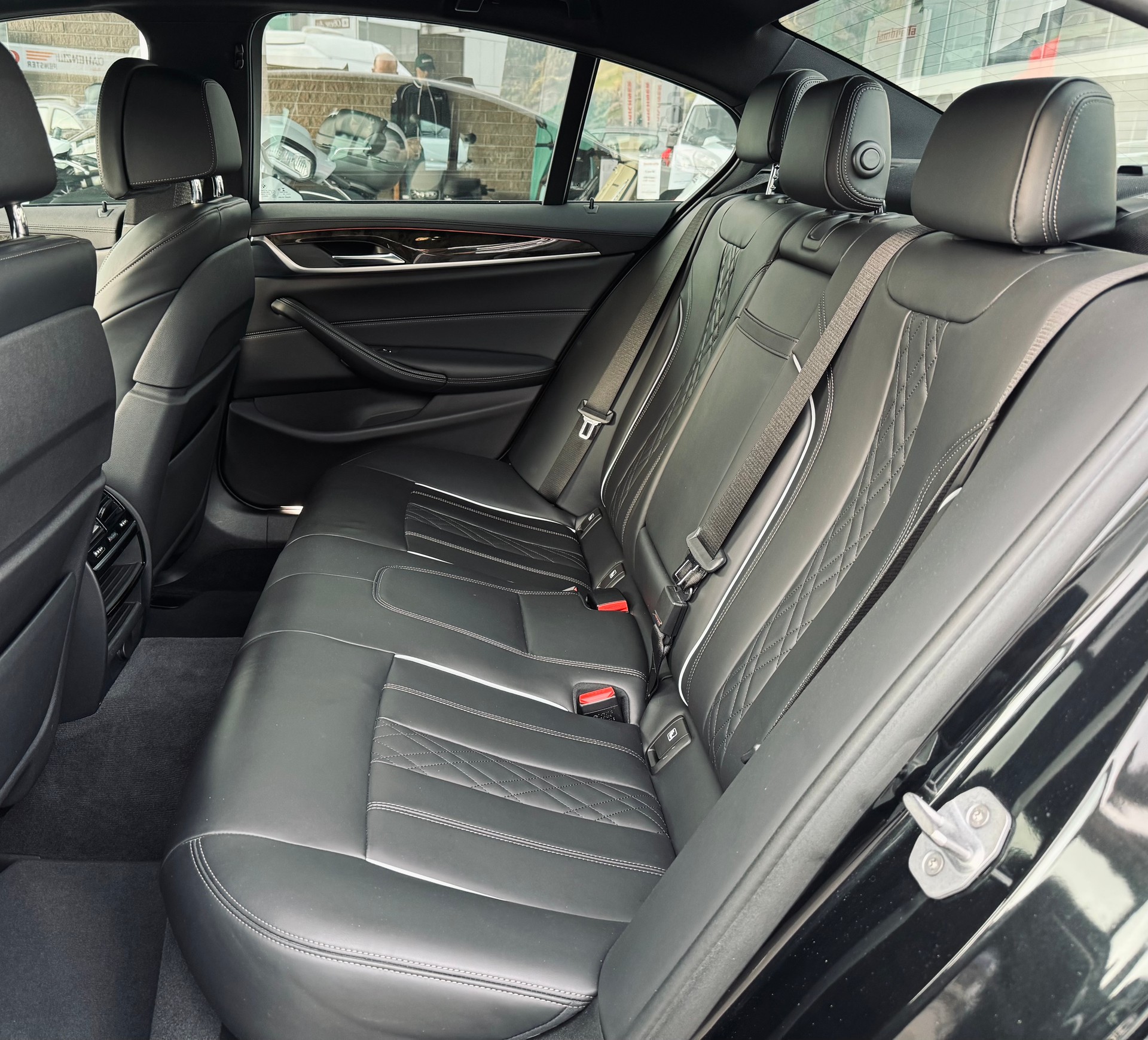 BMW 540i xDrive M Sport-image-9