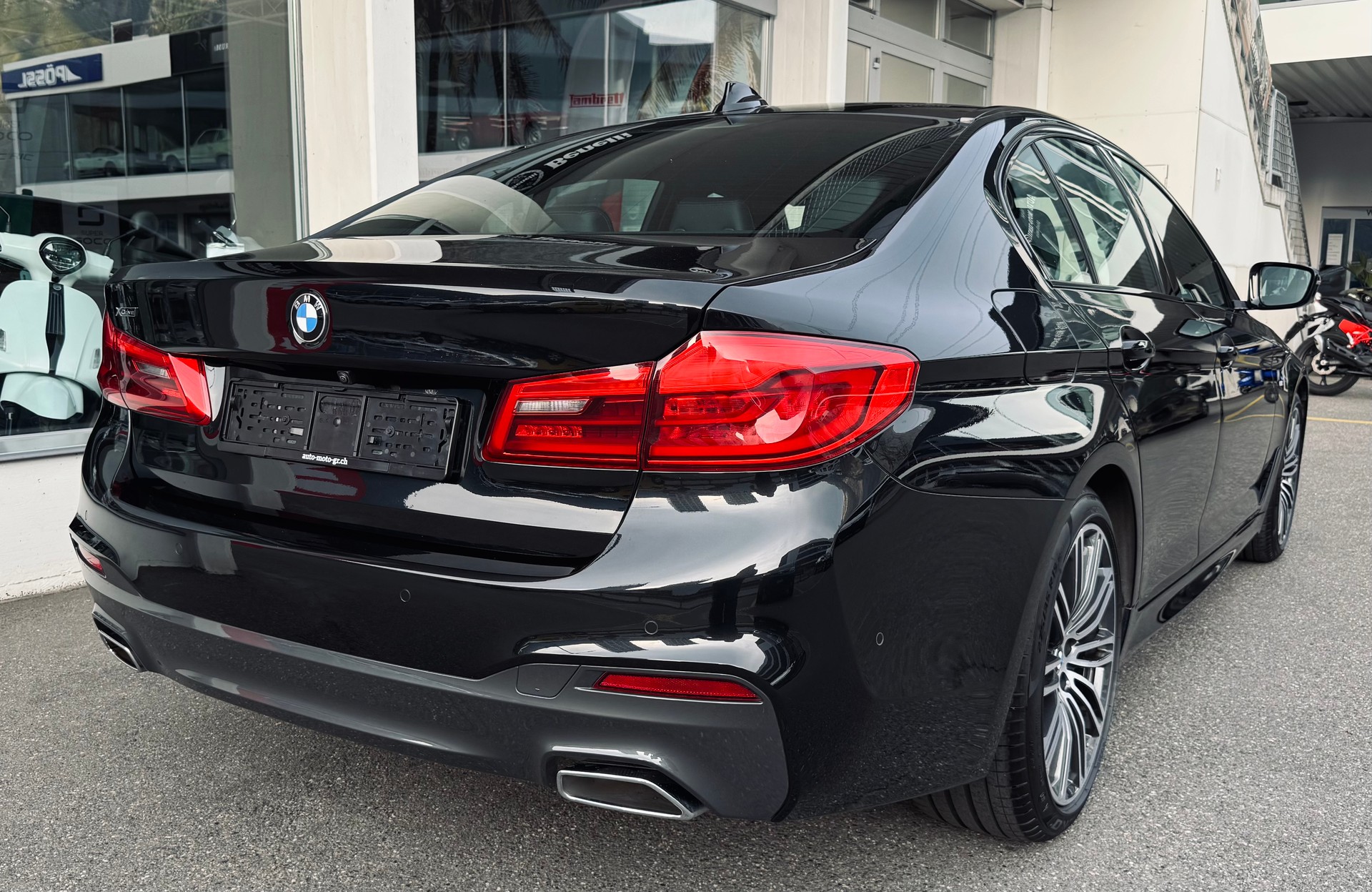 BMW 540i xDrive M Sport-image-4