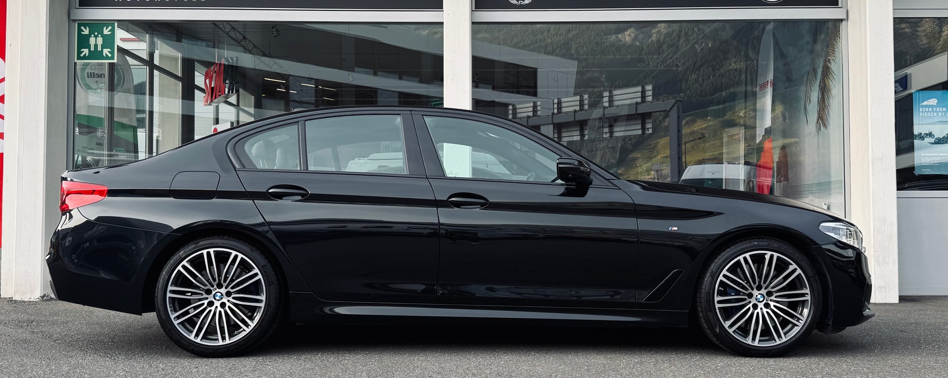 BMW 540i xDrive M Sport-image-1