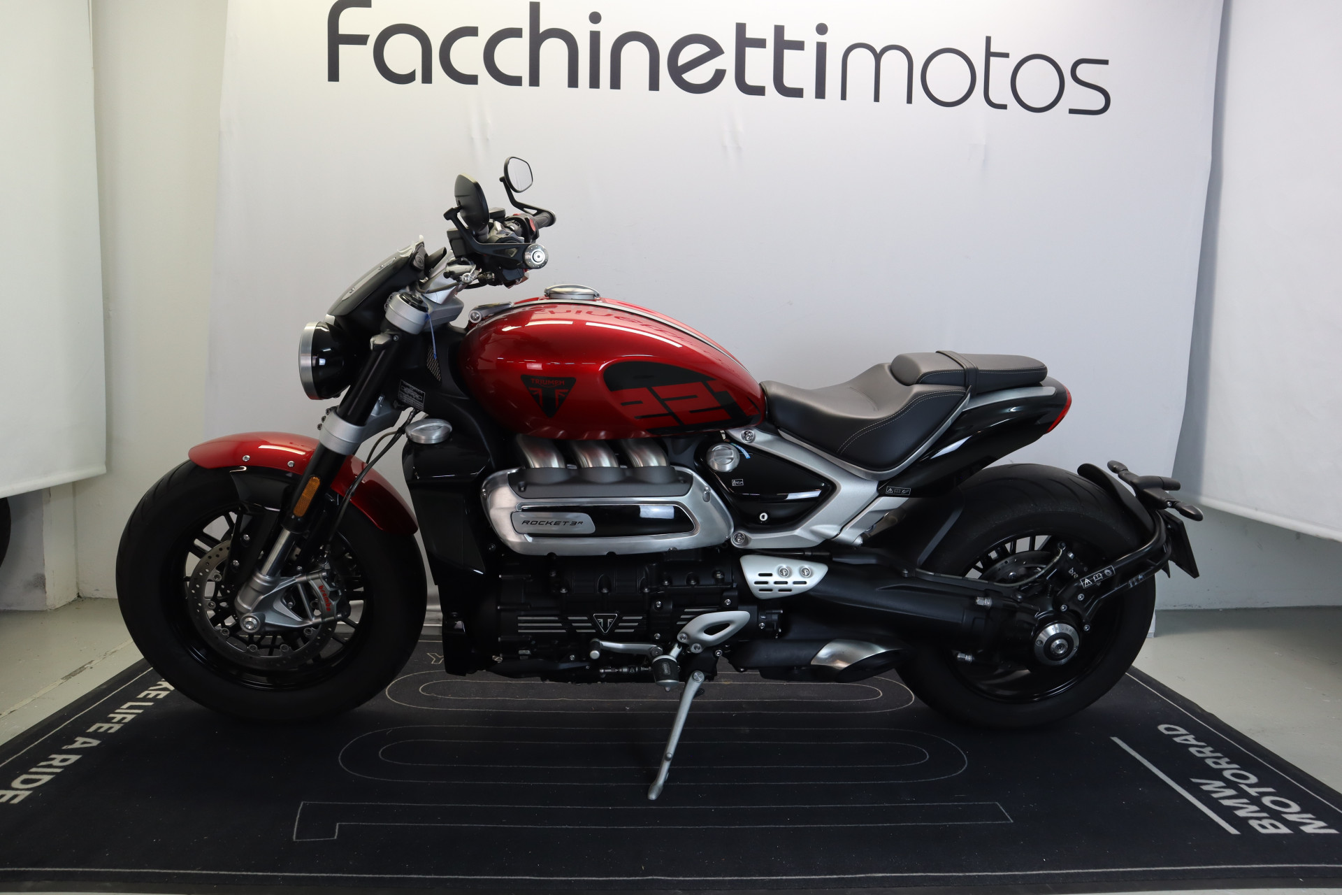 TRIUMPH Rocket 3 R-showroom-element-1