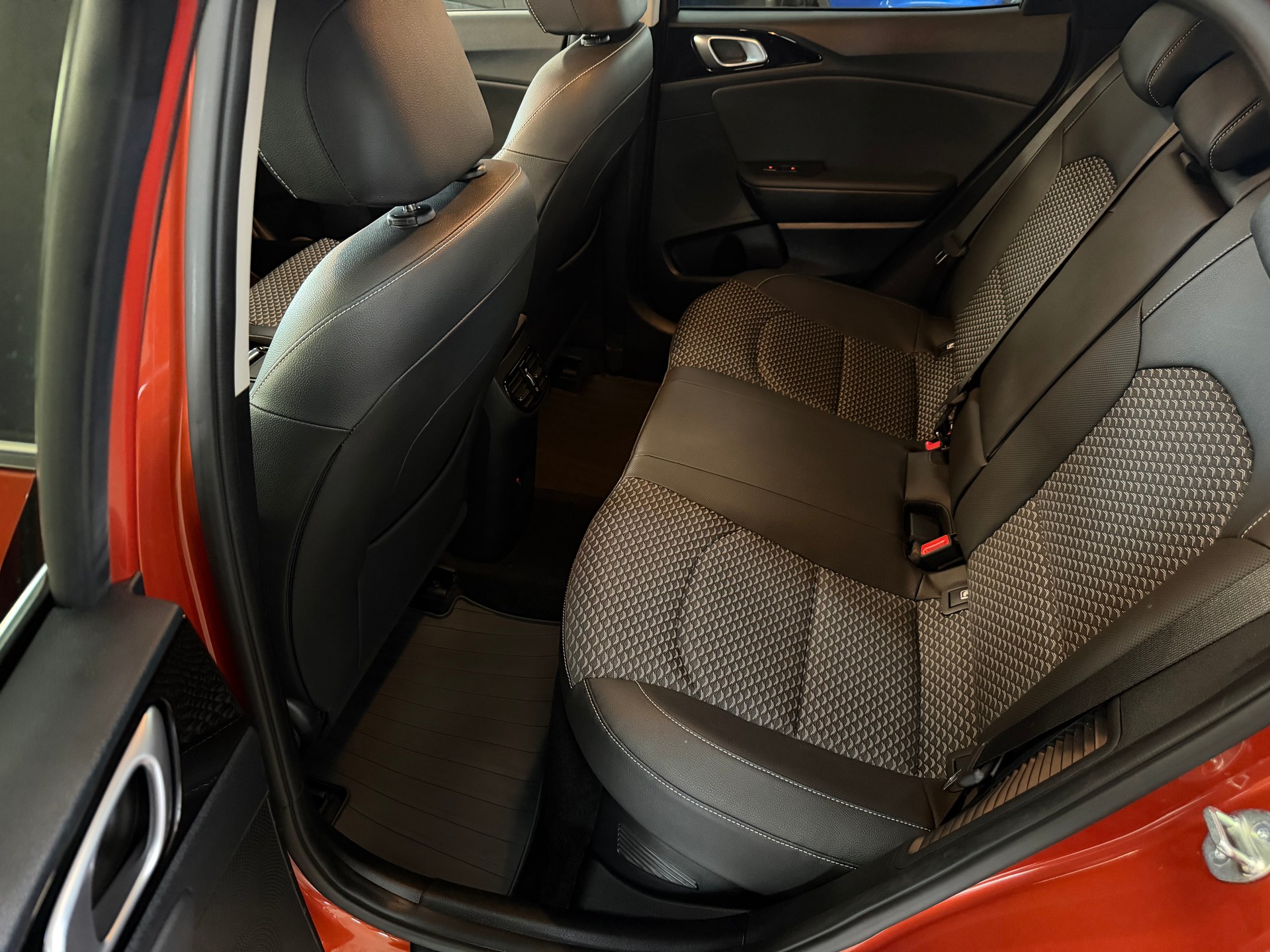 KIA Xceed 1.6 GDi Plug-in Hybrid Style DCT-image-25