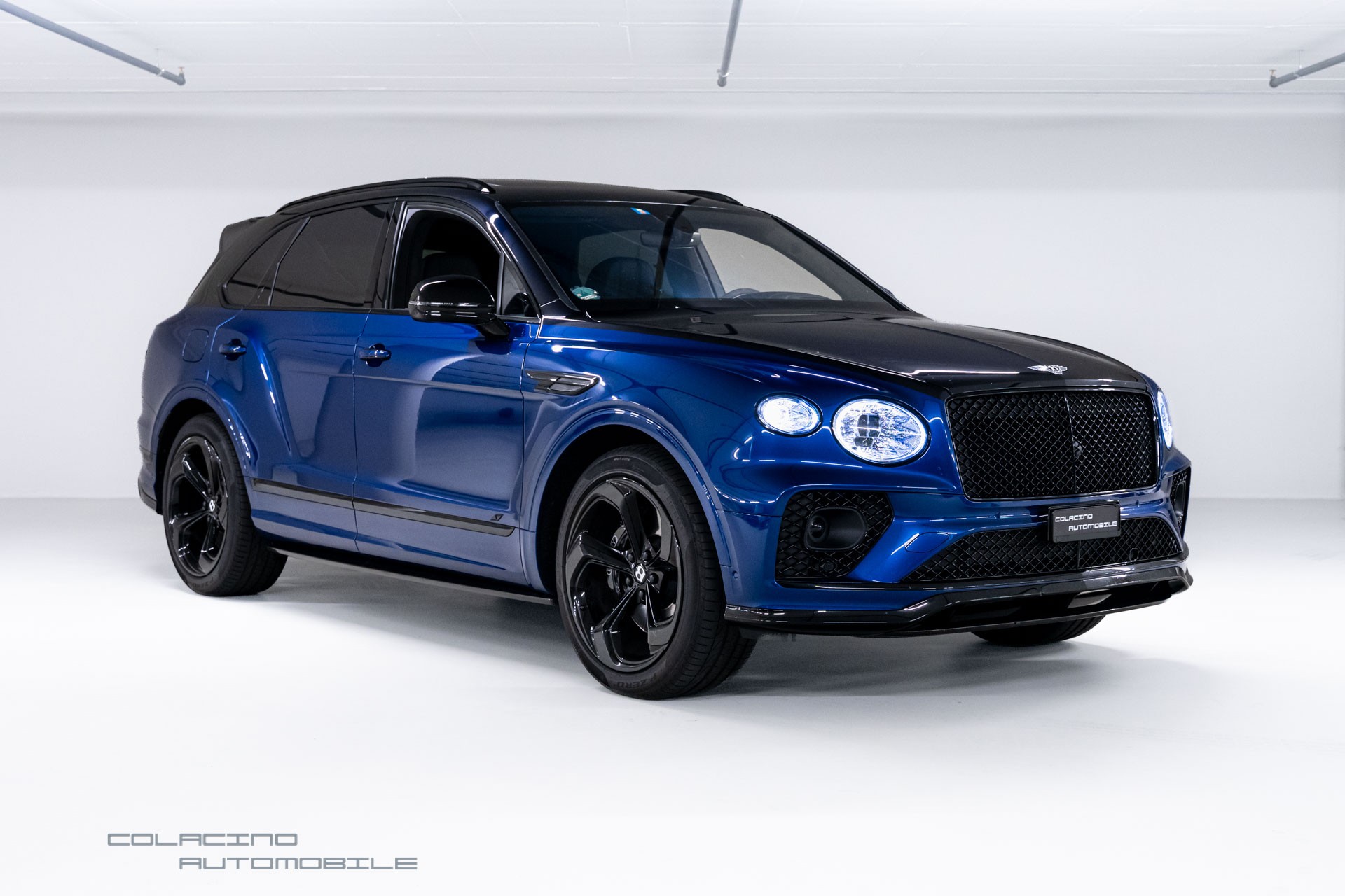 BENTLEY Bentayga V8 S-showroom-element-2