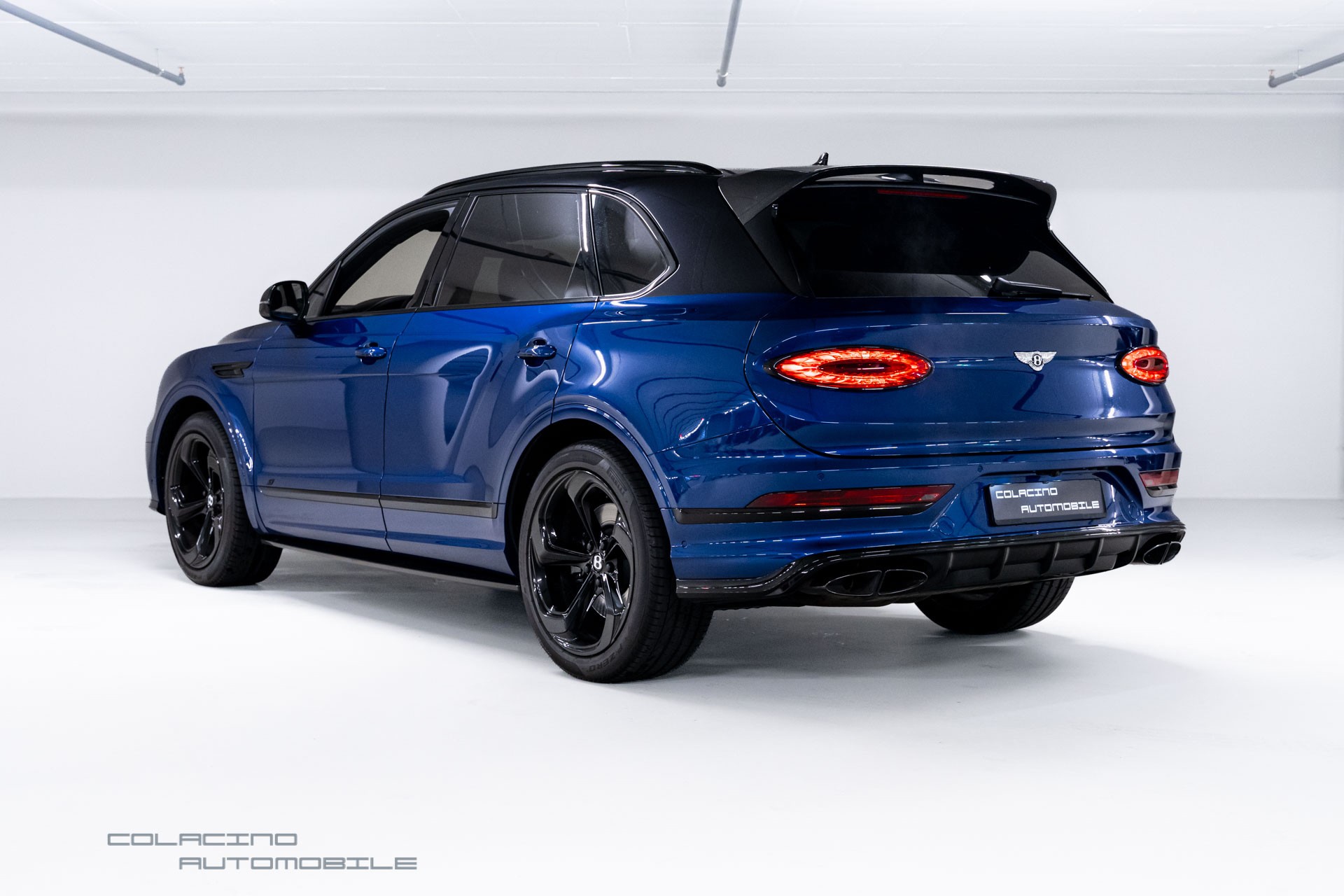 BENTLEY Bentayga V8 S-showroom-element-3