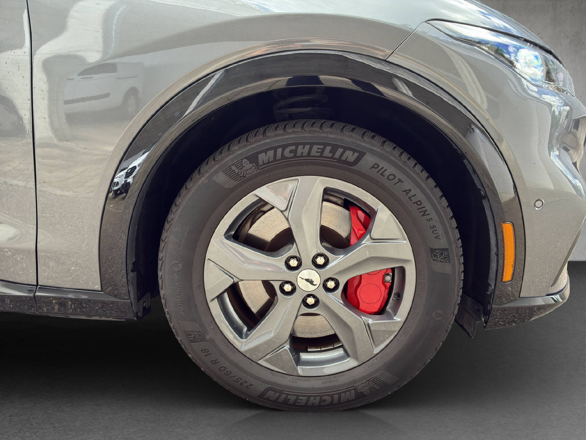 FORD Mustang Mach-E Premium-image-22