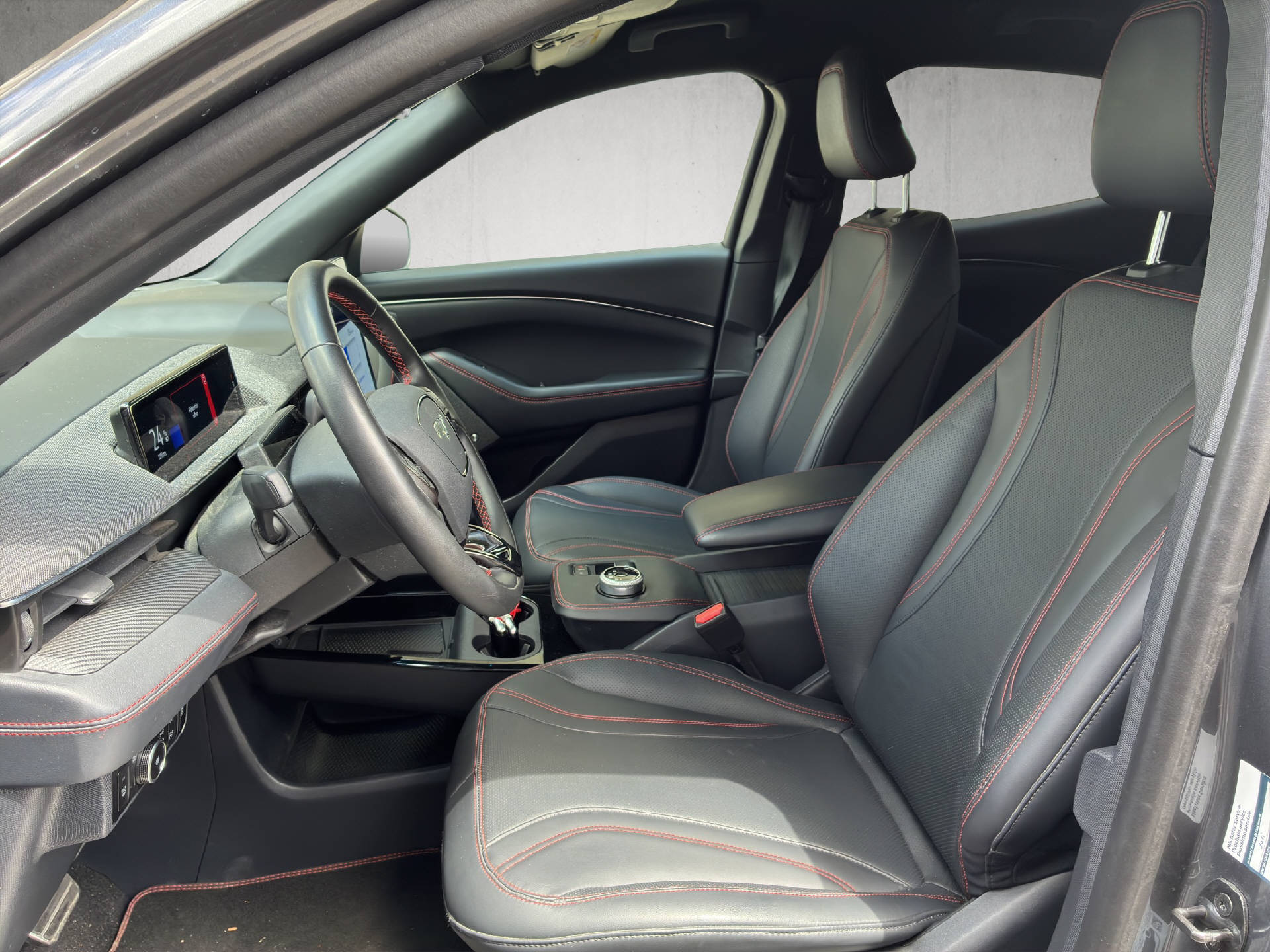 FORD Mustang Mach-E Premium-image-9