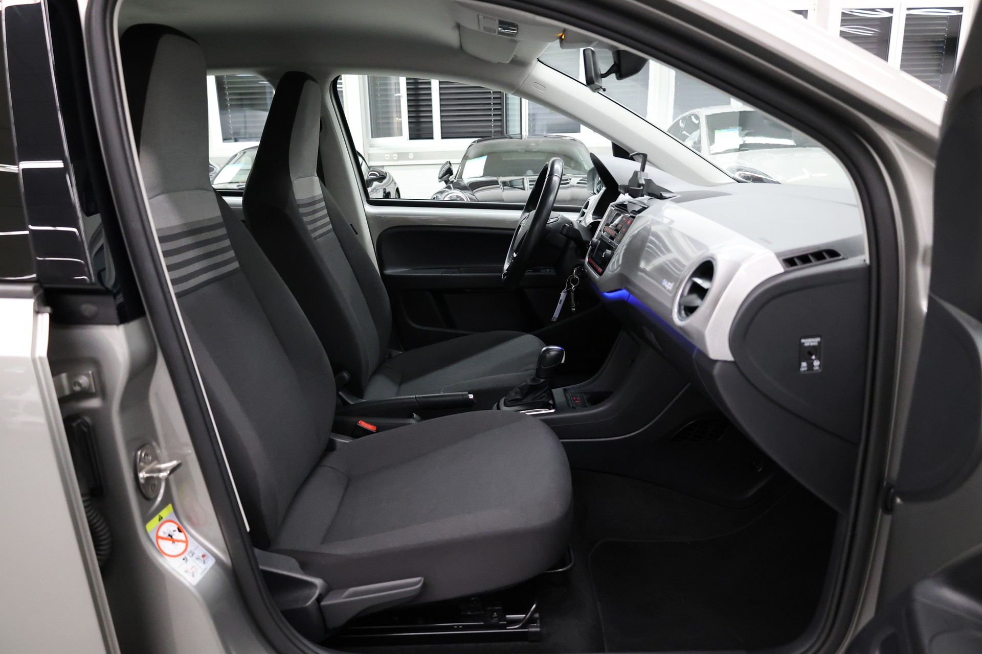 VW Up e-image-14