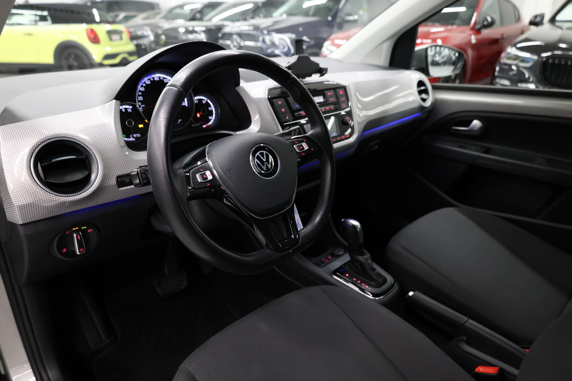 VW Up e-image-15