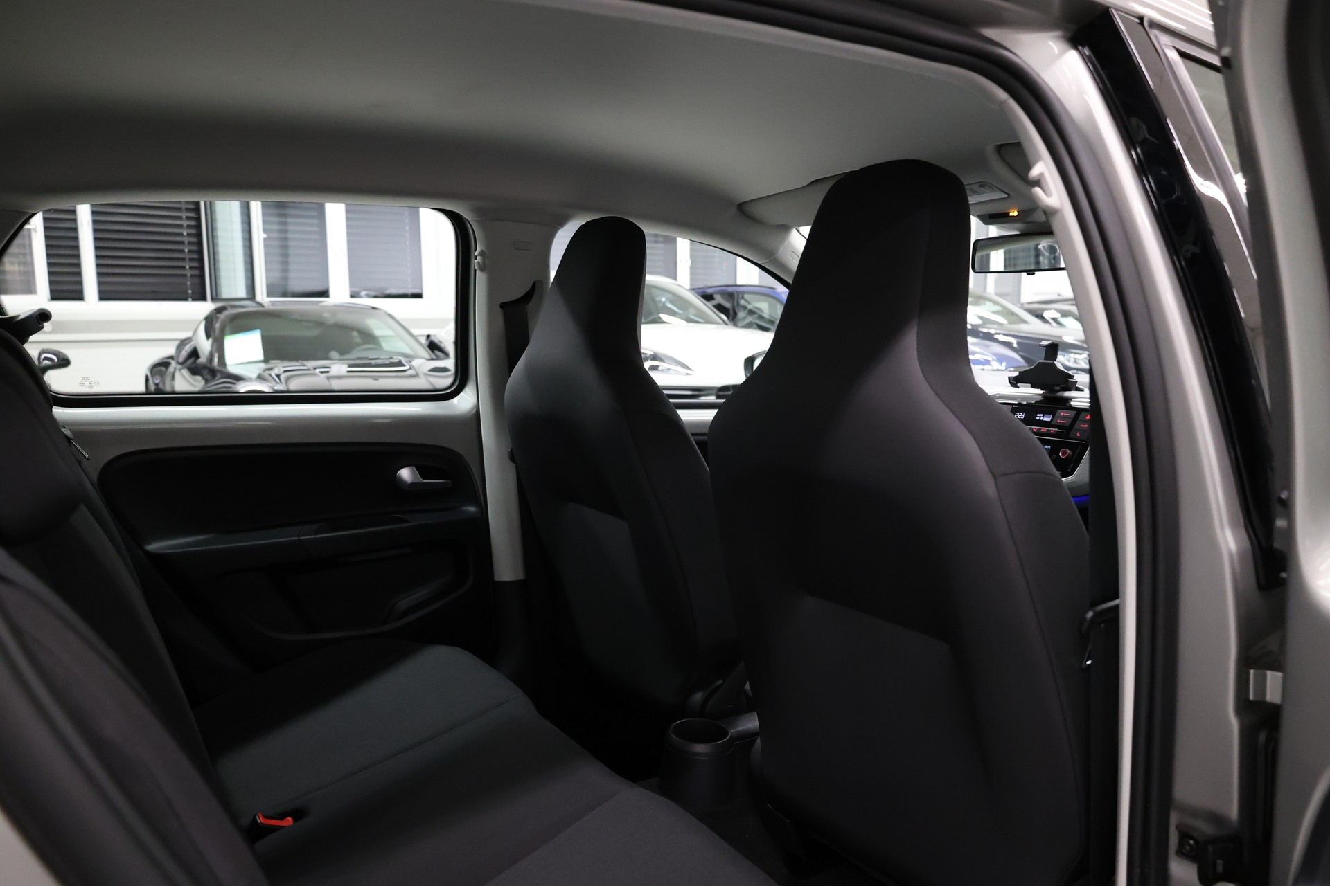 VW Up e-image-22
