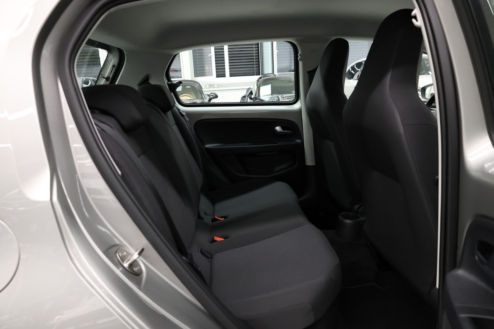 VW Up e-image-23
