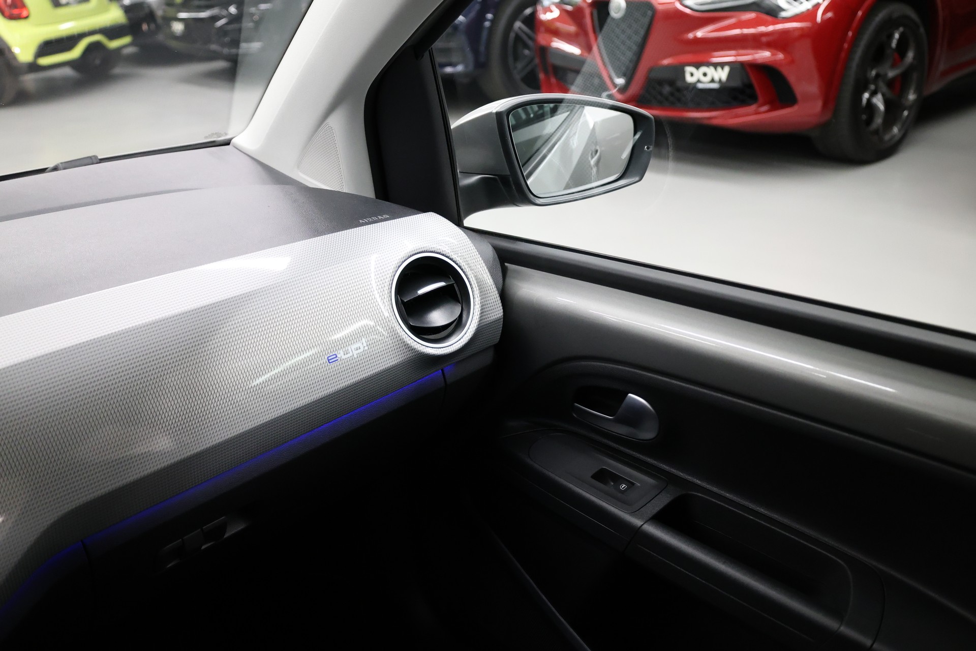 VW Up e-image-21