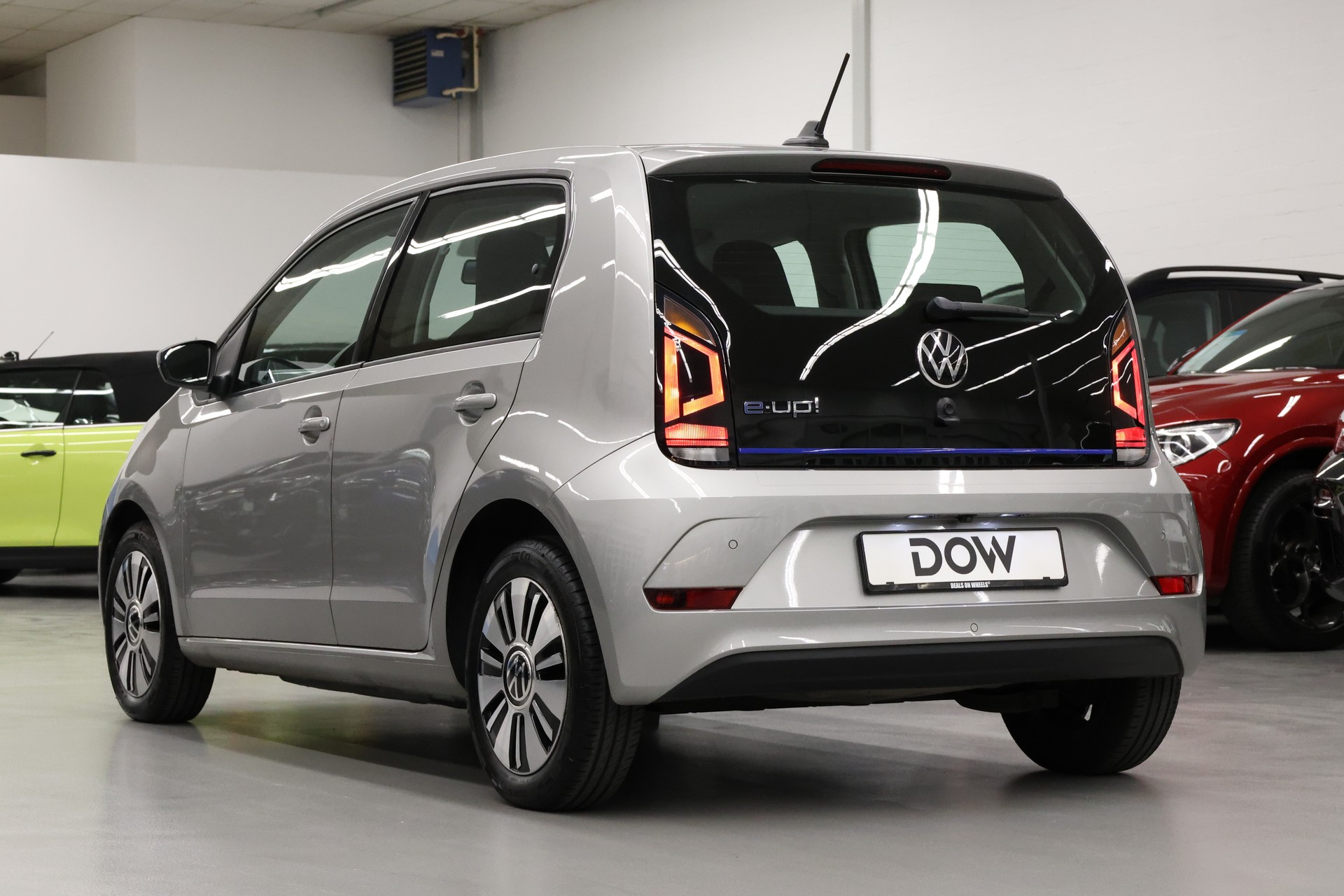 VW Up e-image-7