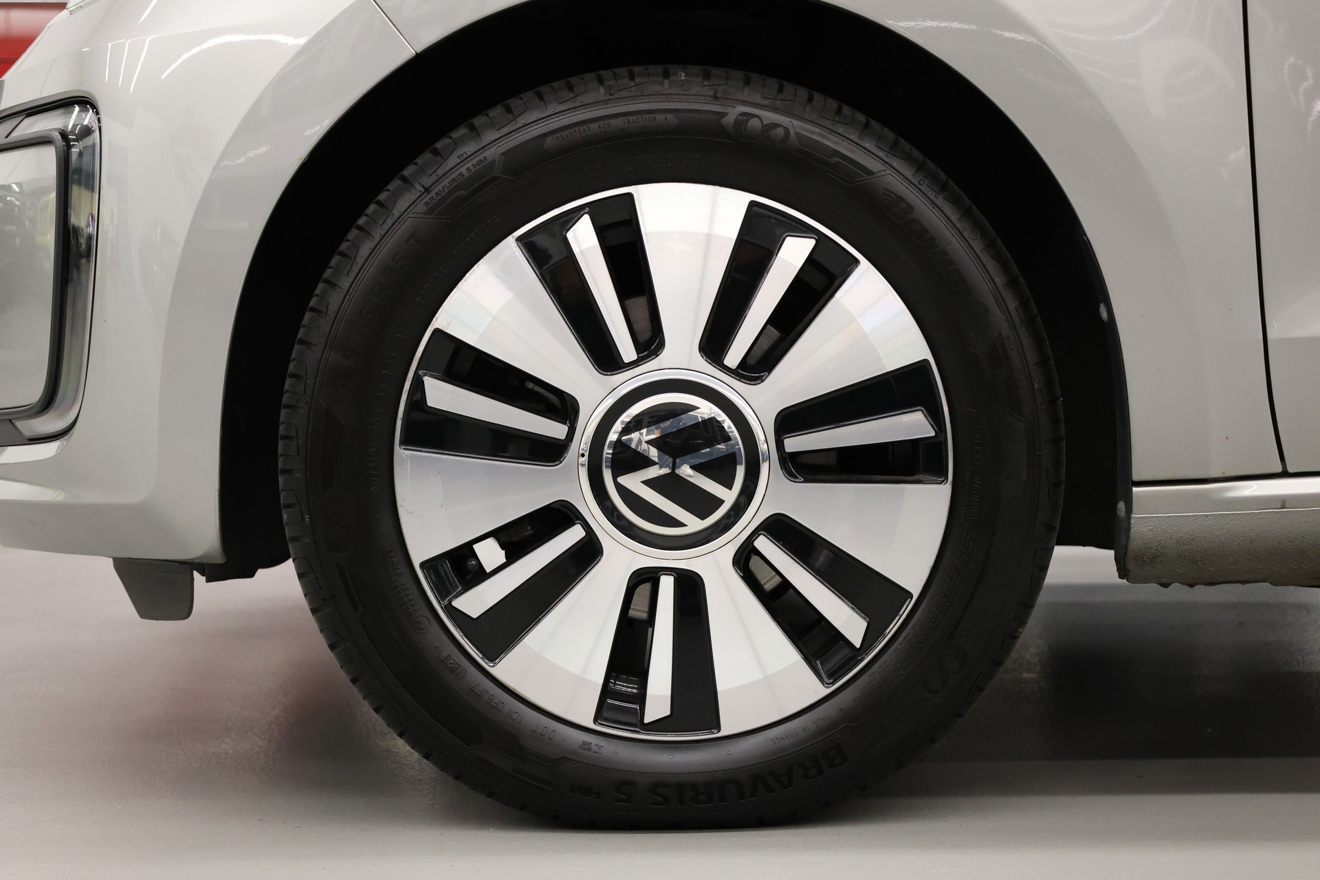 VW Up e-image-11