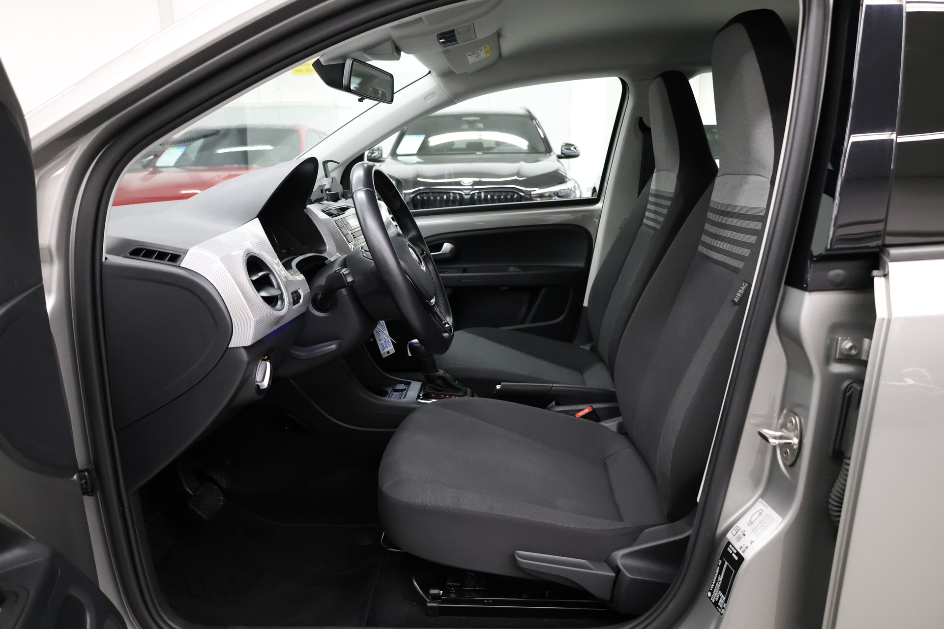 VW Up e-image-13