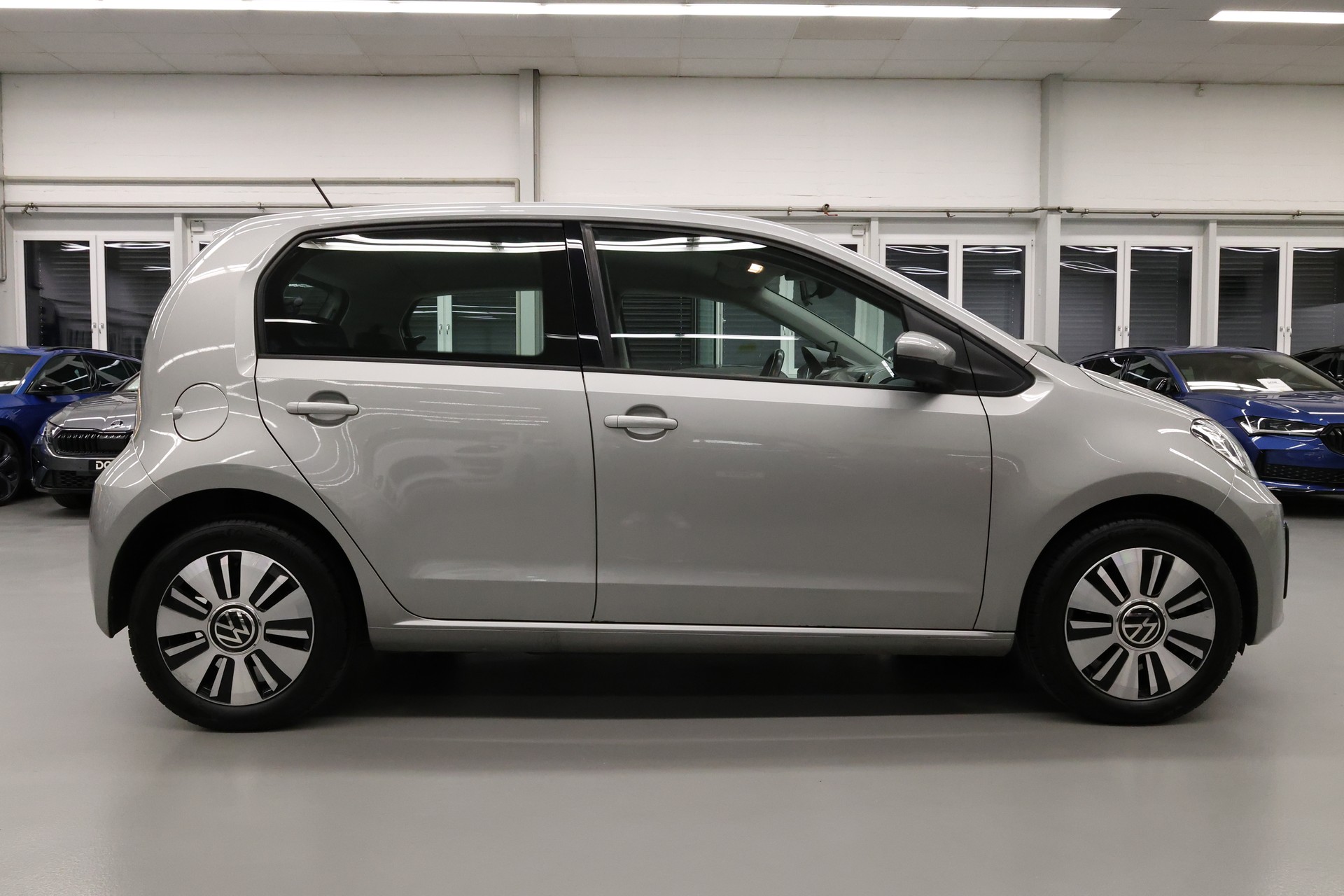 VW Up e-image-9