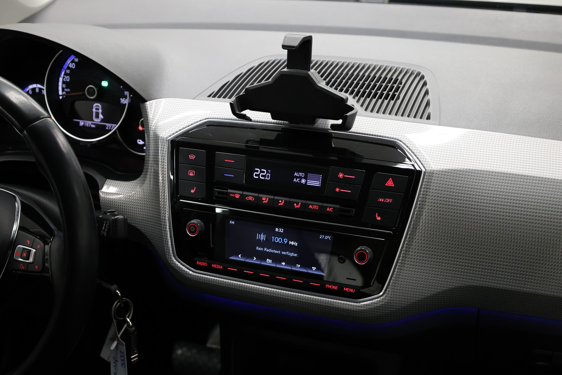 VW Up e-image-19