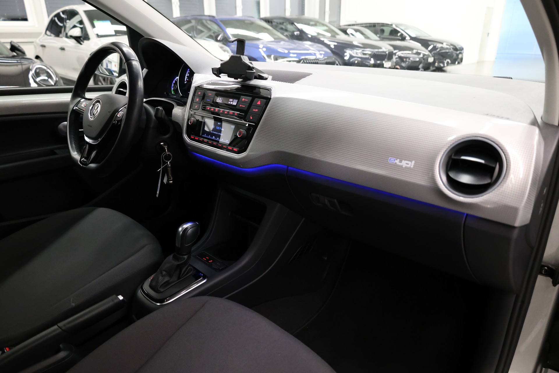 VW Up e-image-16