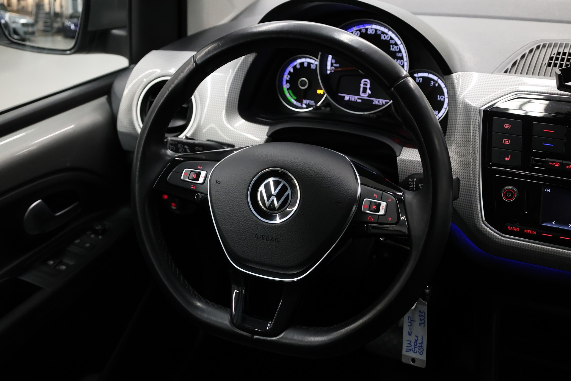 VW Up e-image-18