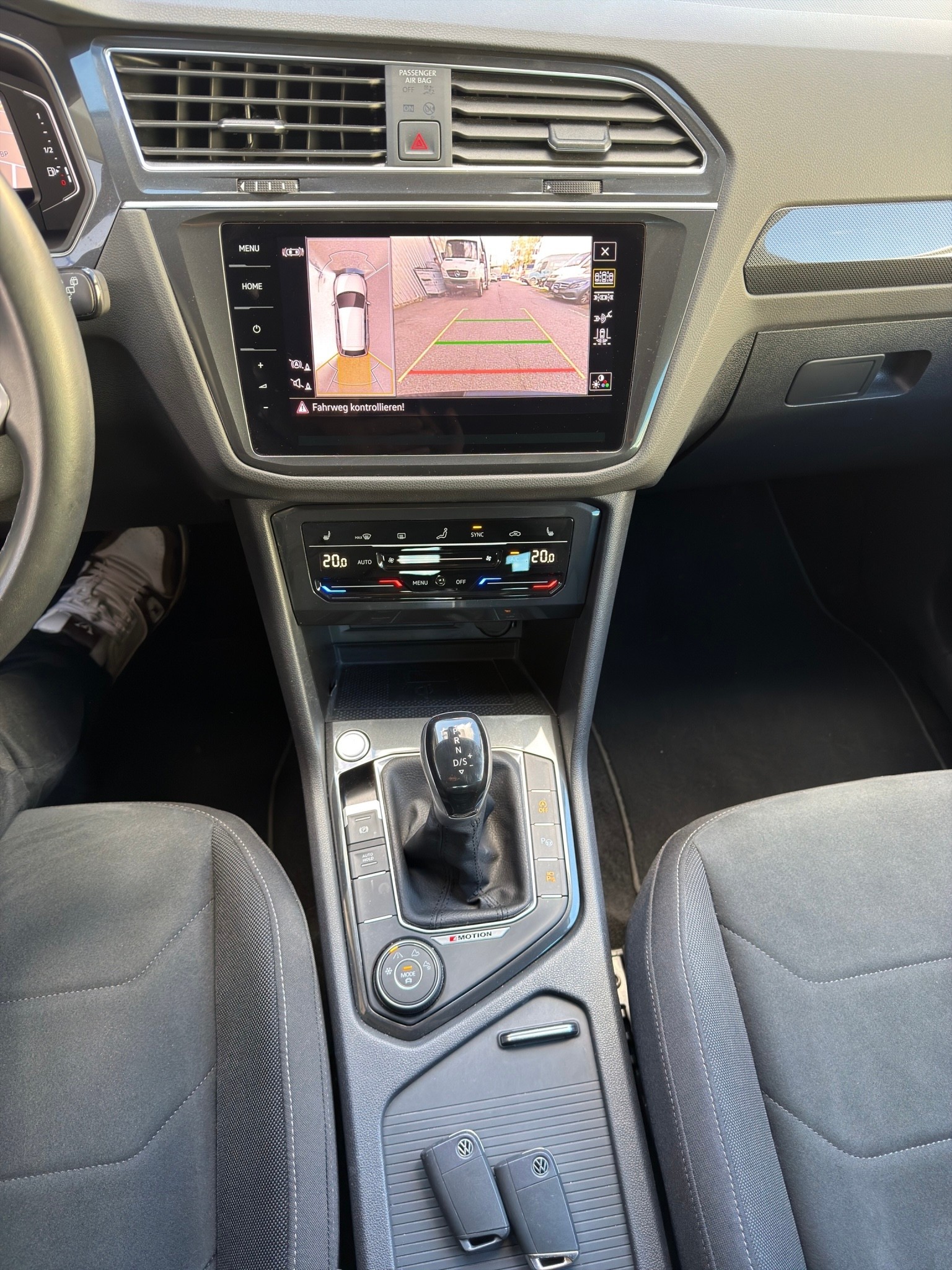VW Tiguan 2.0 TDI SCR Elegance 4Motion DSG-image-13