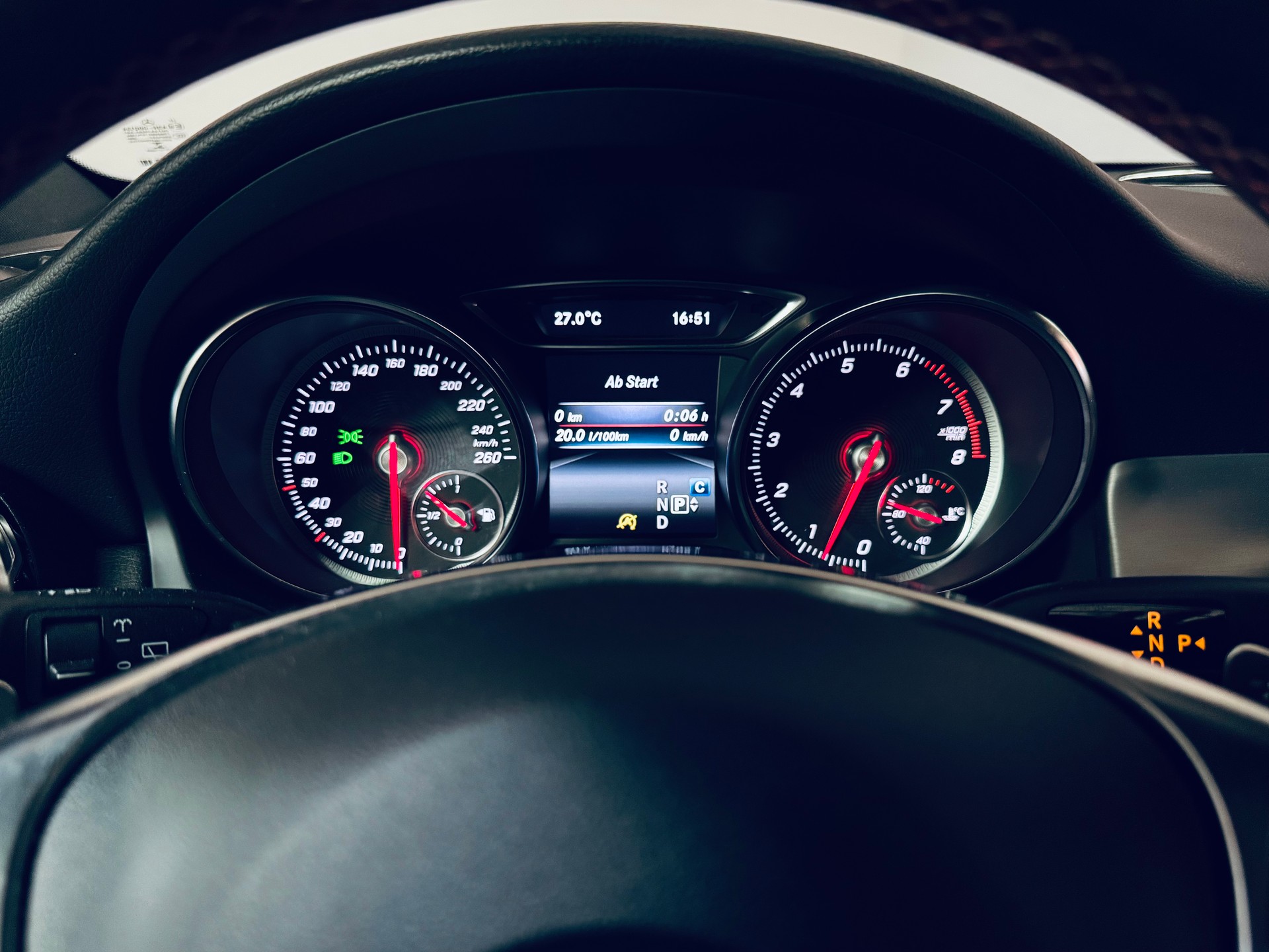 MERCEDES-BENZ GLA 250 AMG Line 4Matic 7G-DCT-image-17