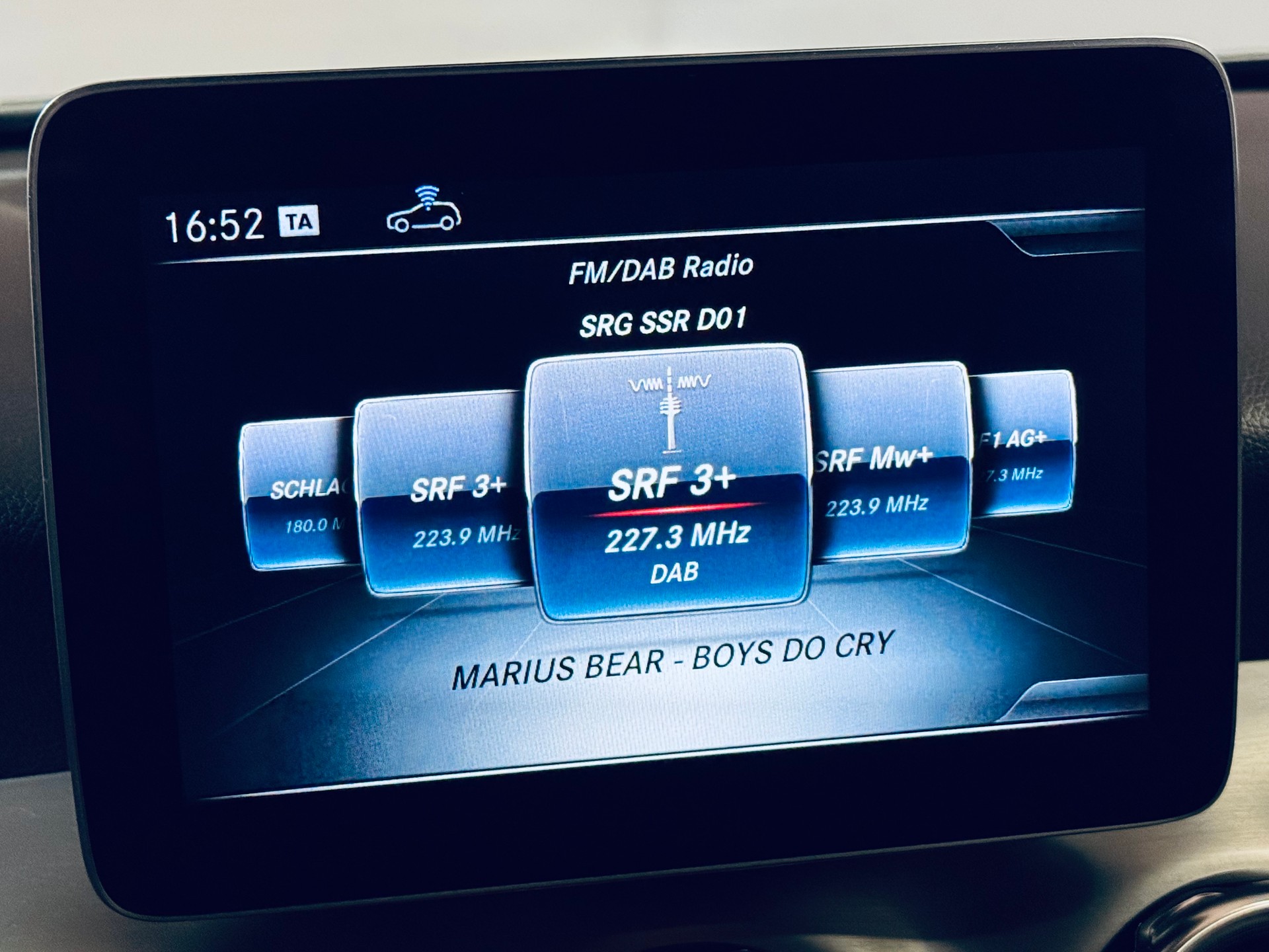 MERCEDES-BENZ GLA 250 AMG Line 4Matic 7G-DCT-image-19