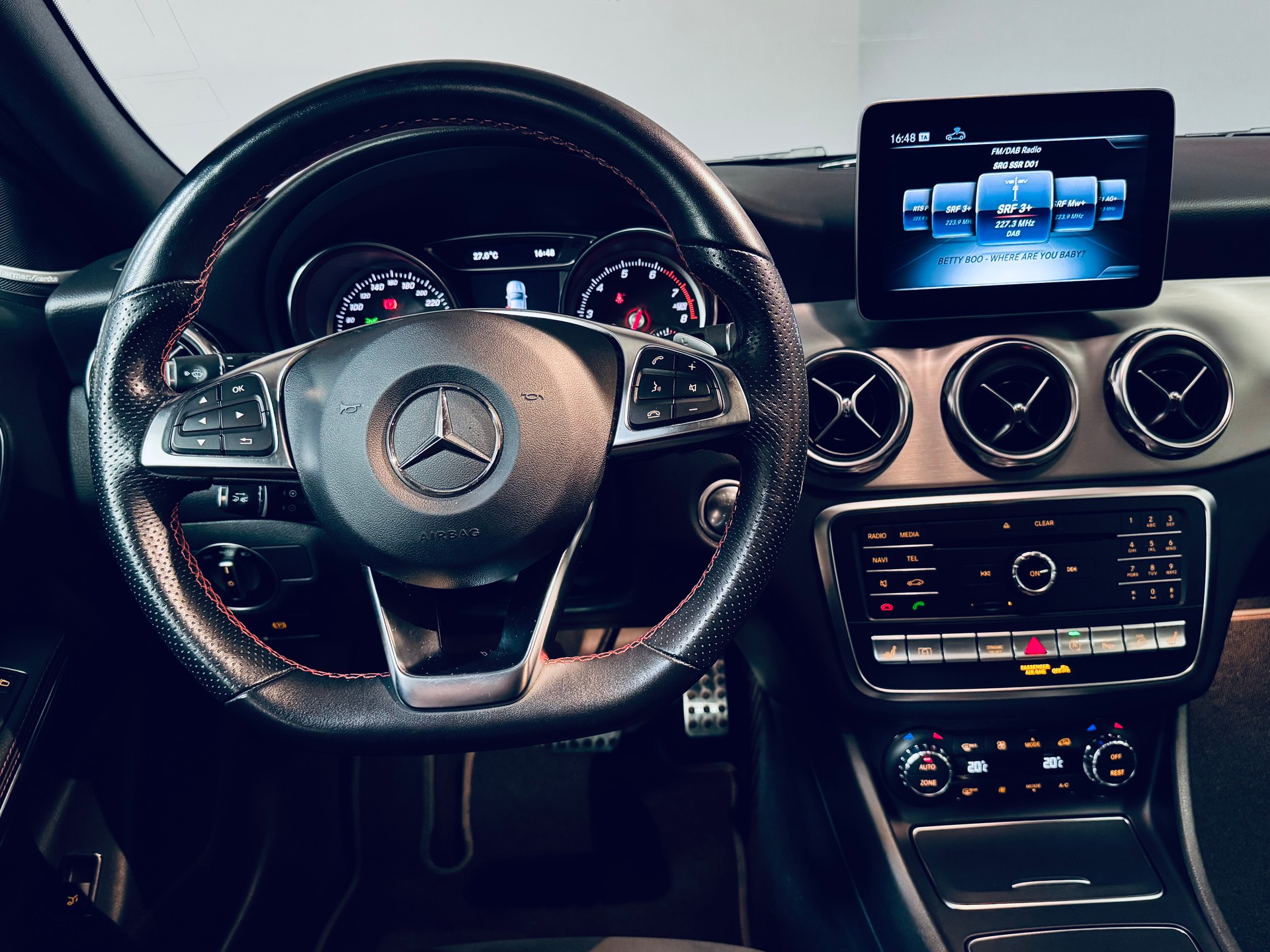 MERCEDES-BENZ GLA 250 AMG Line 4Matic 7G-DCT-image-15