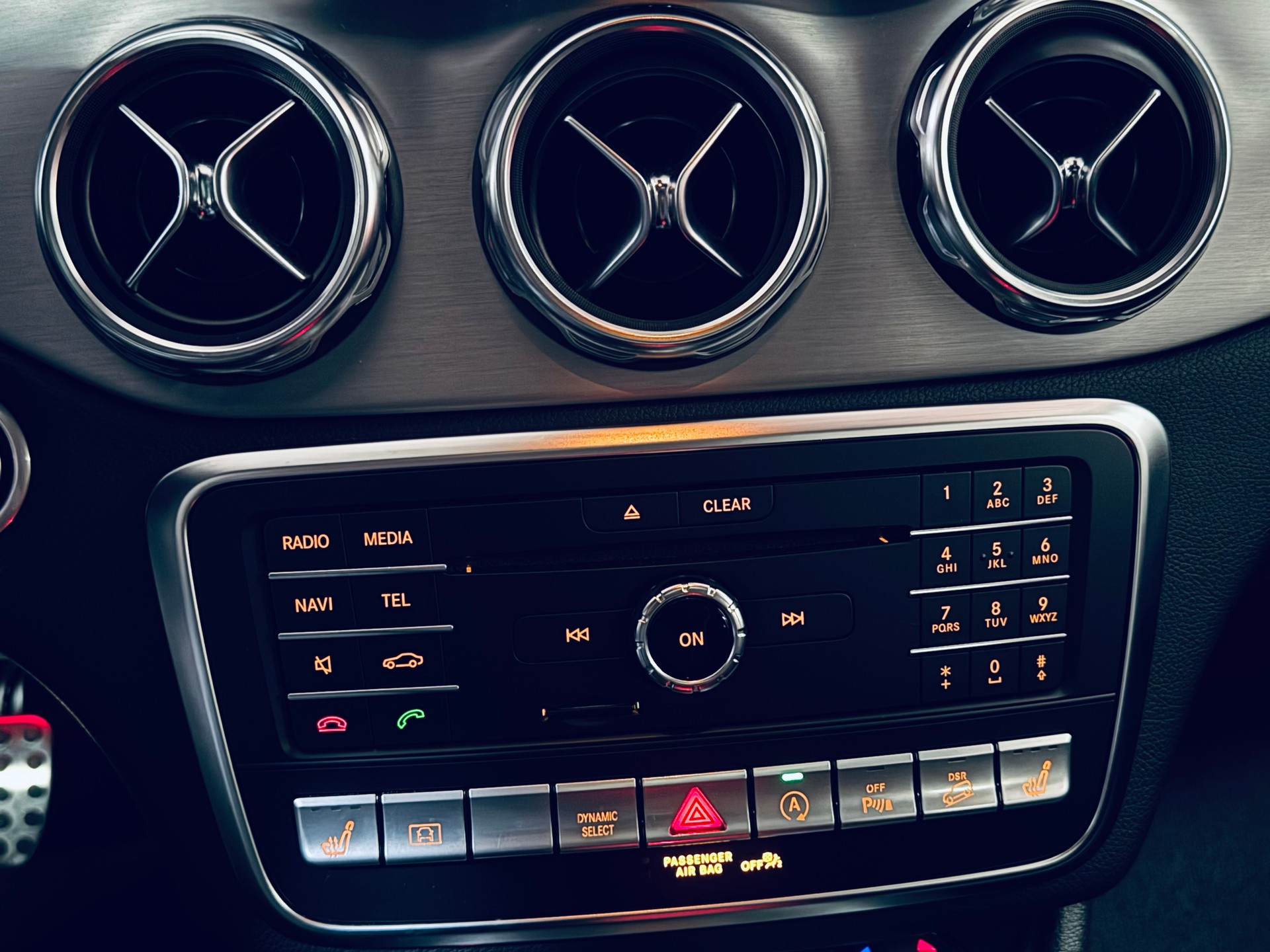MERCEDES-BENZ GLA 250 AMG Line 4Matic 7G-DCT-image-23