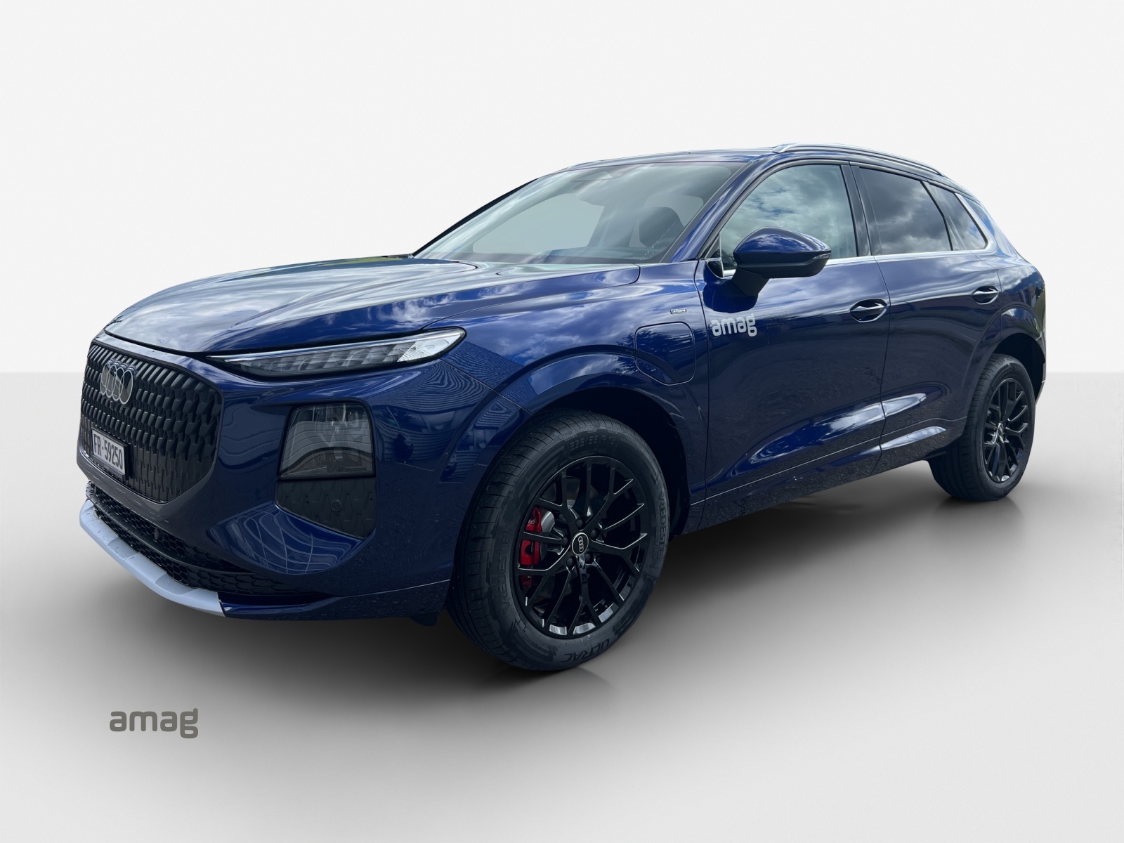 AUDI Q3 SUV e-hybrid 200 kW S tronig-image-0