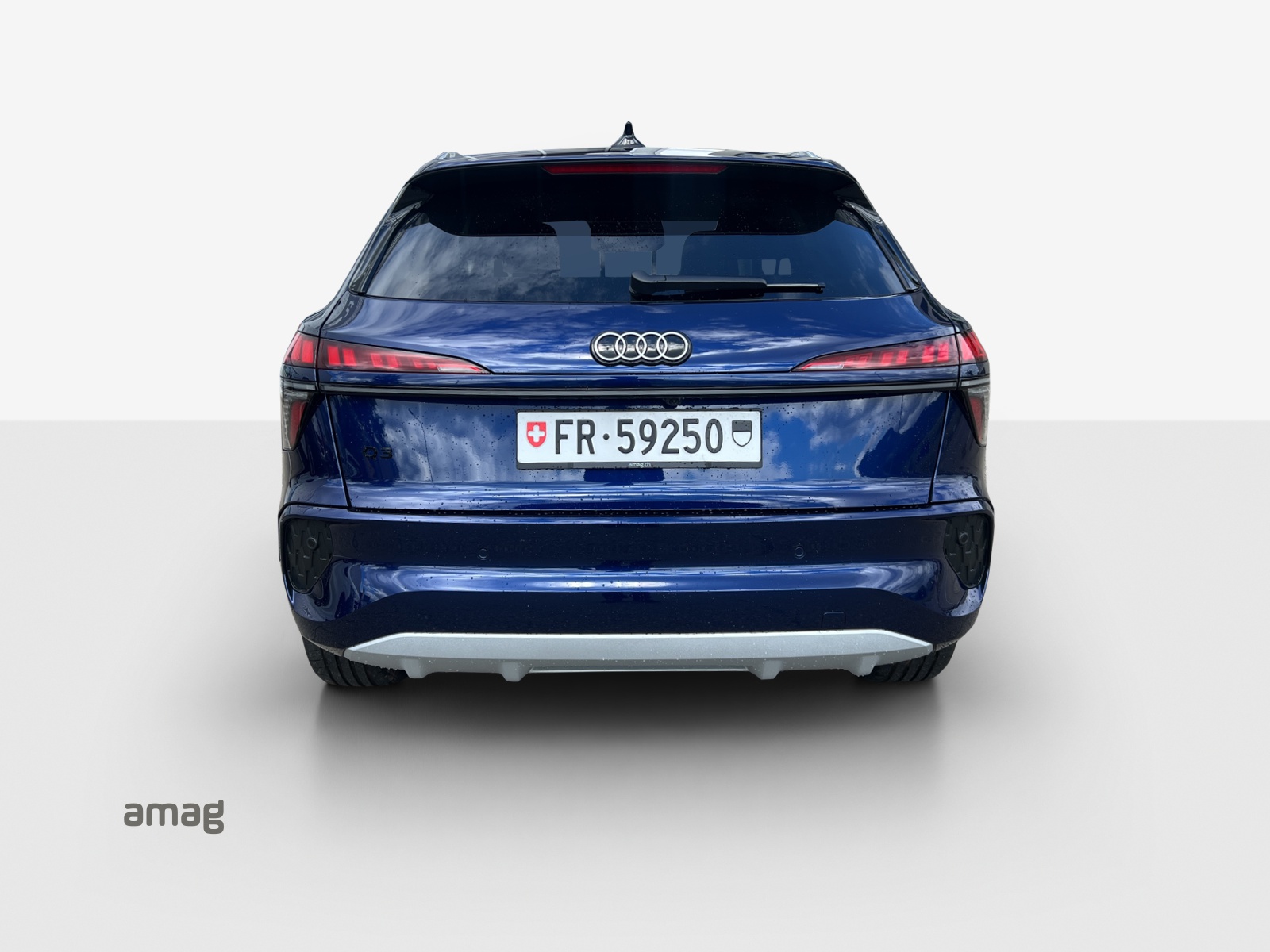 AUDI Q3 SUV e-hybrid 200 kW S tronig-showroom-element-3