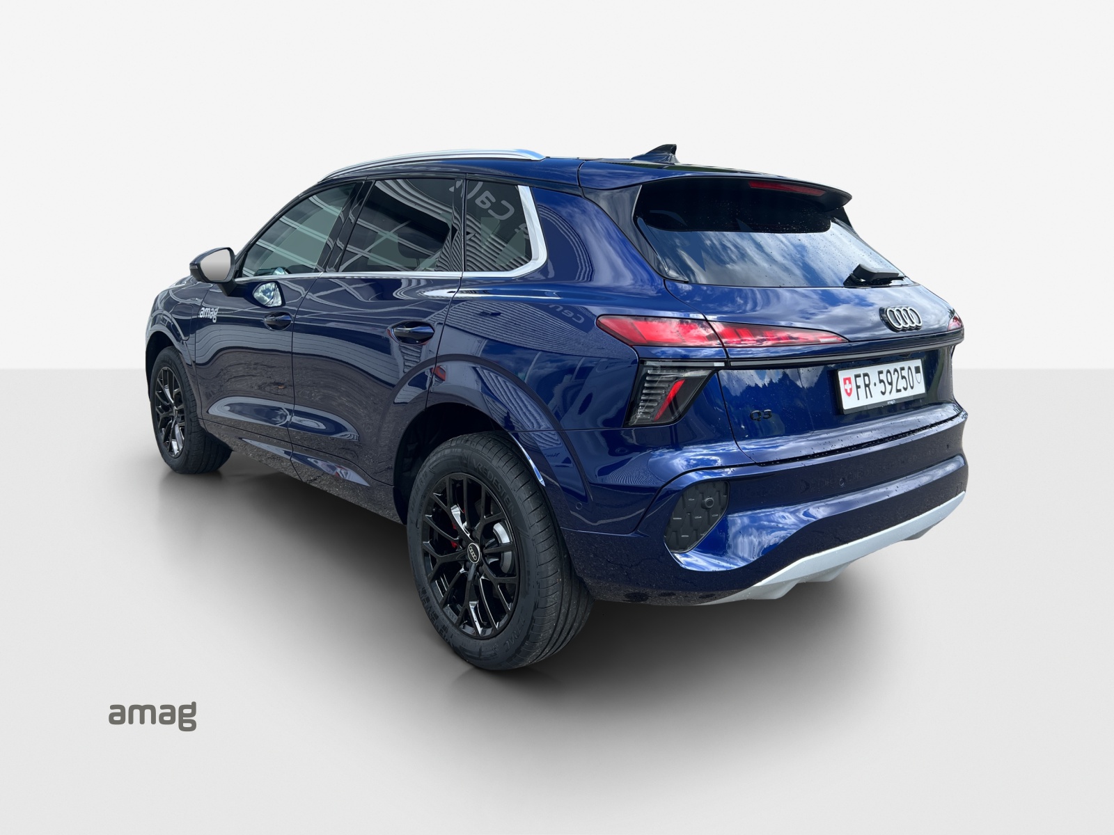 AUDI Q3 SUV e-hybrid 200 kW S tronig-image-2