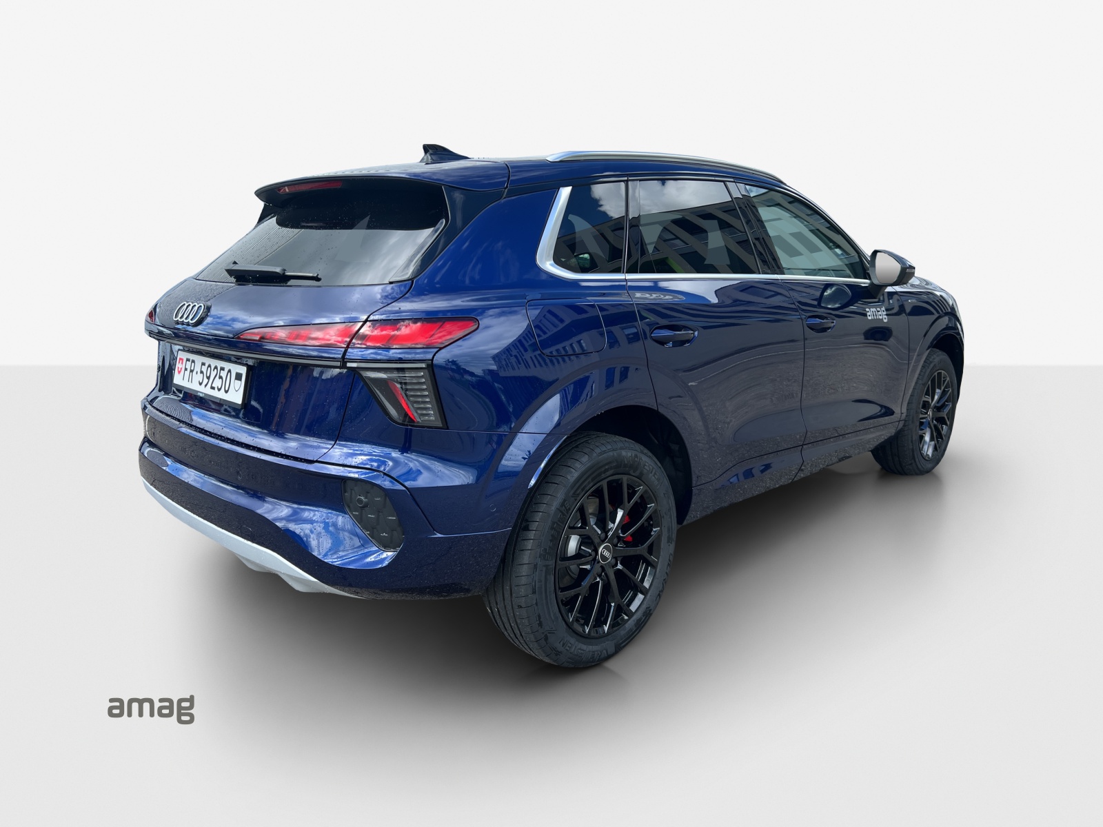 AUDI Q3 SUV e-hybrid 200 kW S tronig-image-6