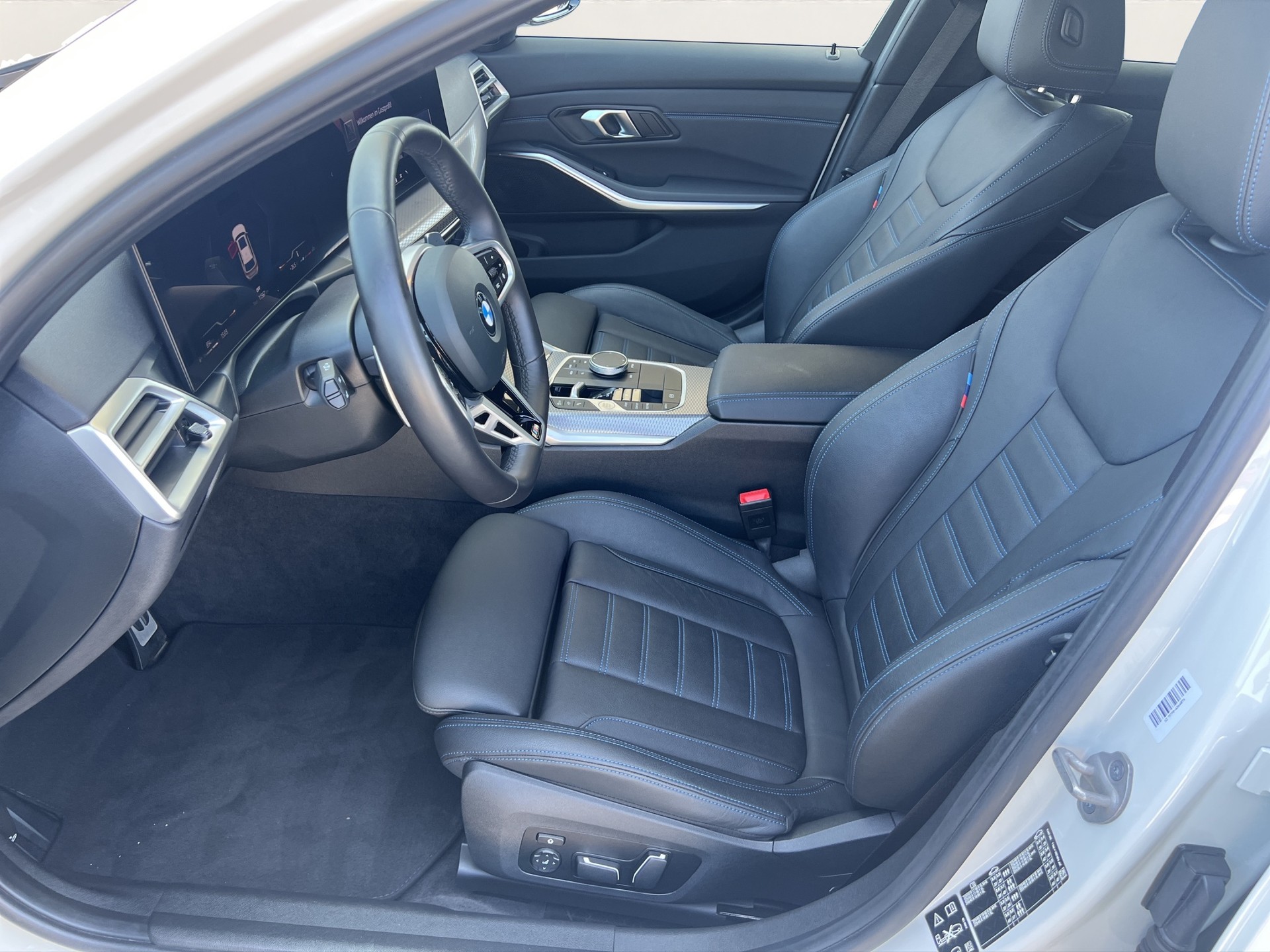 BMW 320d xDr 48V Tour M Sport-image-9