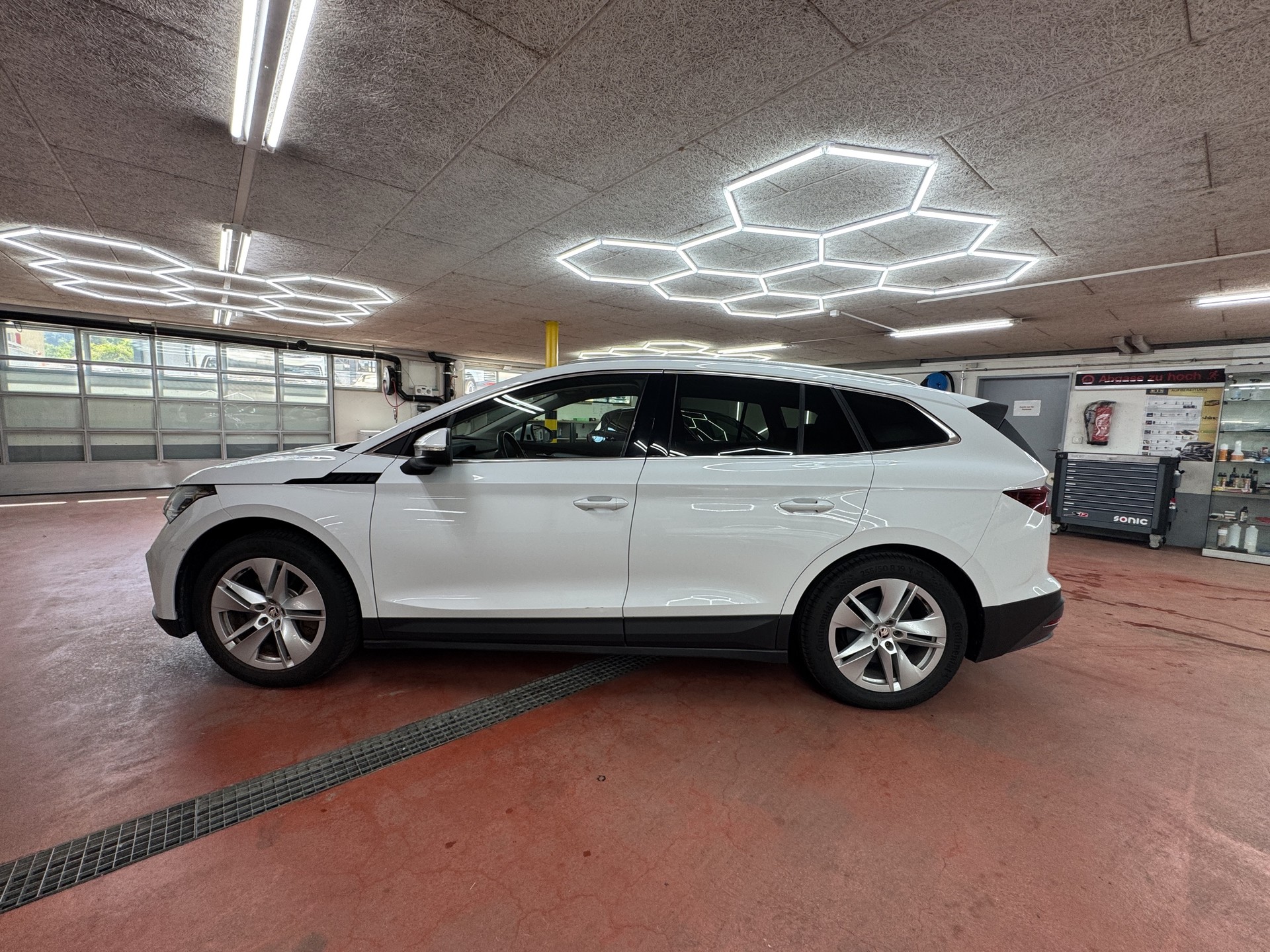 SKODA Enyaq iV 80-image-1