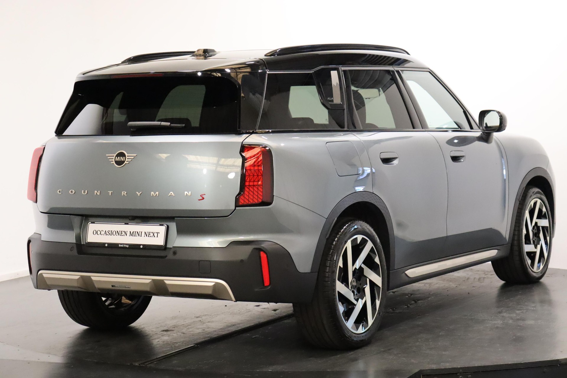 MINI Countryman U25 2.0i S ALL4-image-4
