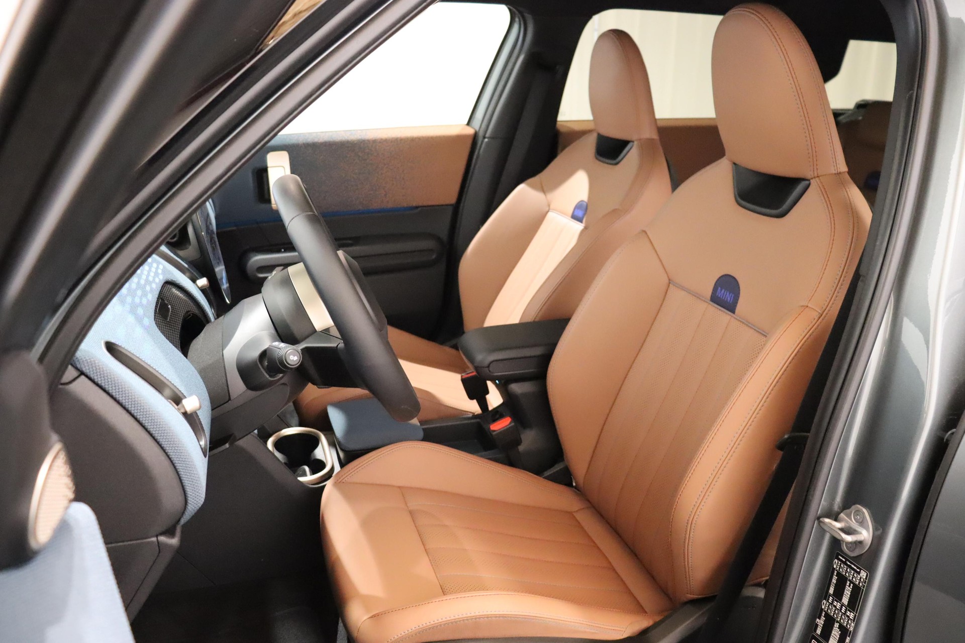 MINI Countryman U25 2.0i S ALL4-image-9